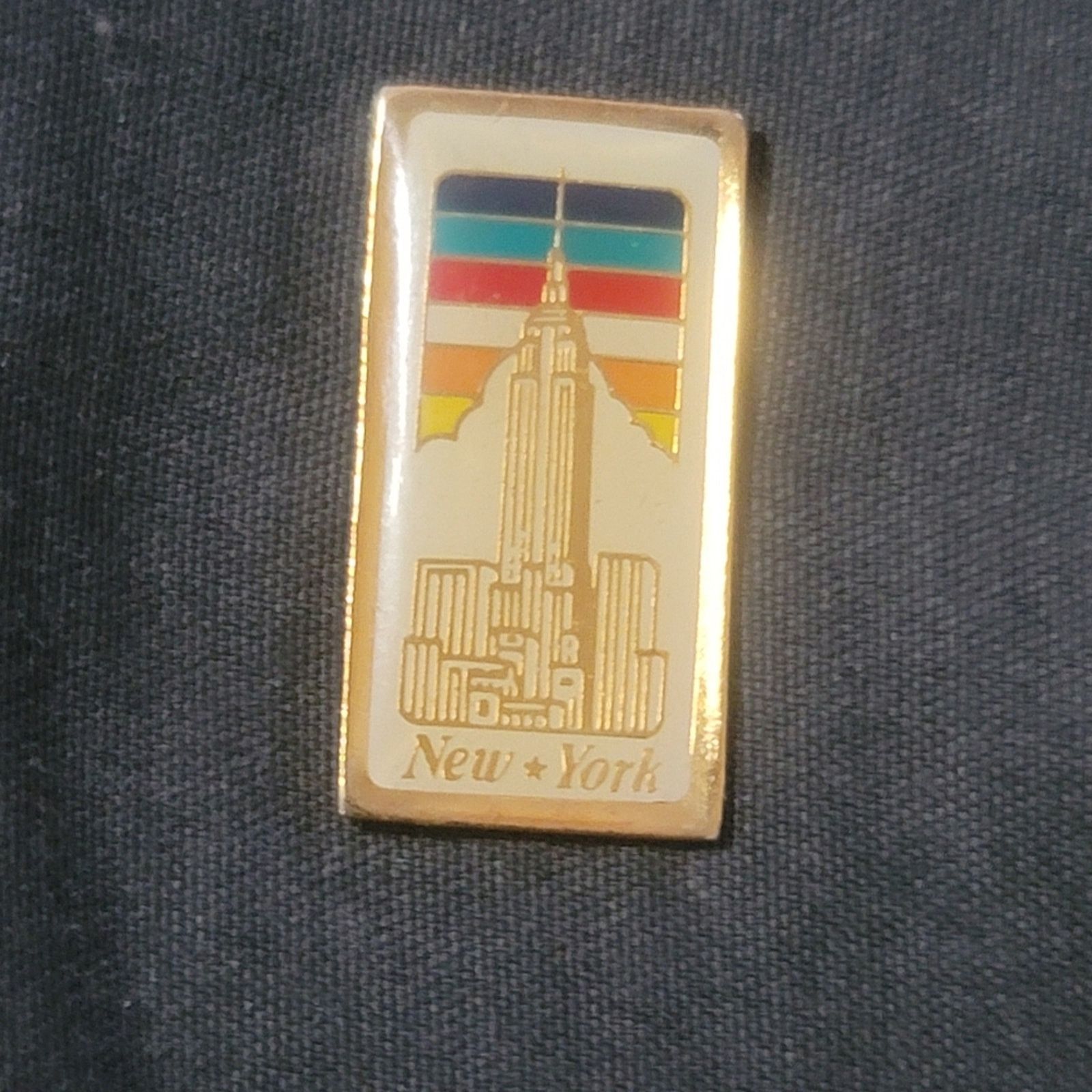 The Unbranded Brand Vtg New York Empire State Building Lapel Pin Size ONE SIZE - 1 Thumbnail