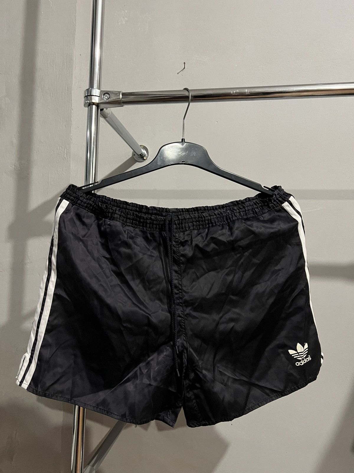 Adidas ADIDAS VINTAGE GLANZ SPRINTER MENS RETRO SHORTS SIZE L Black Size US 40 / EU 56 - 2 Thumbnail
