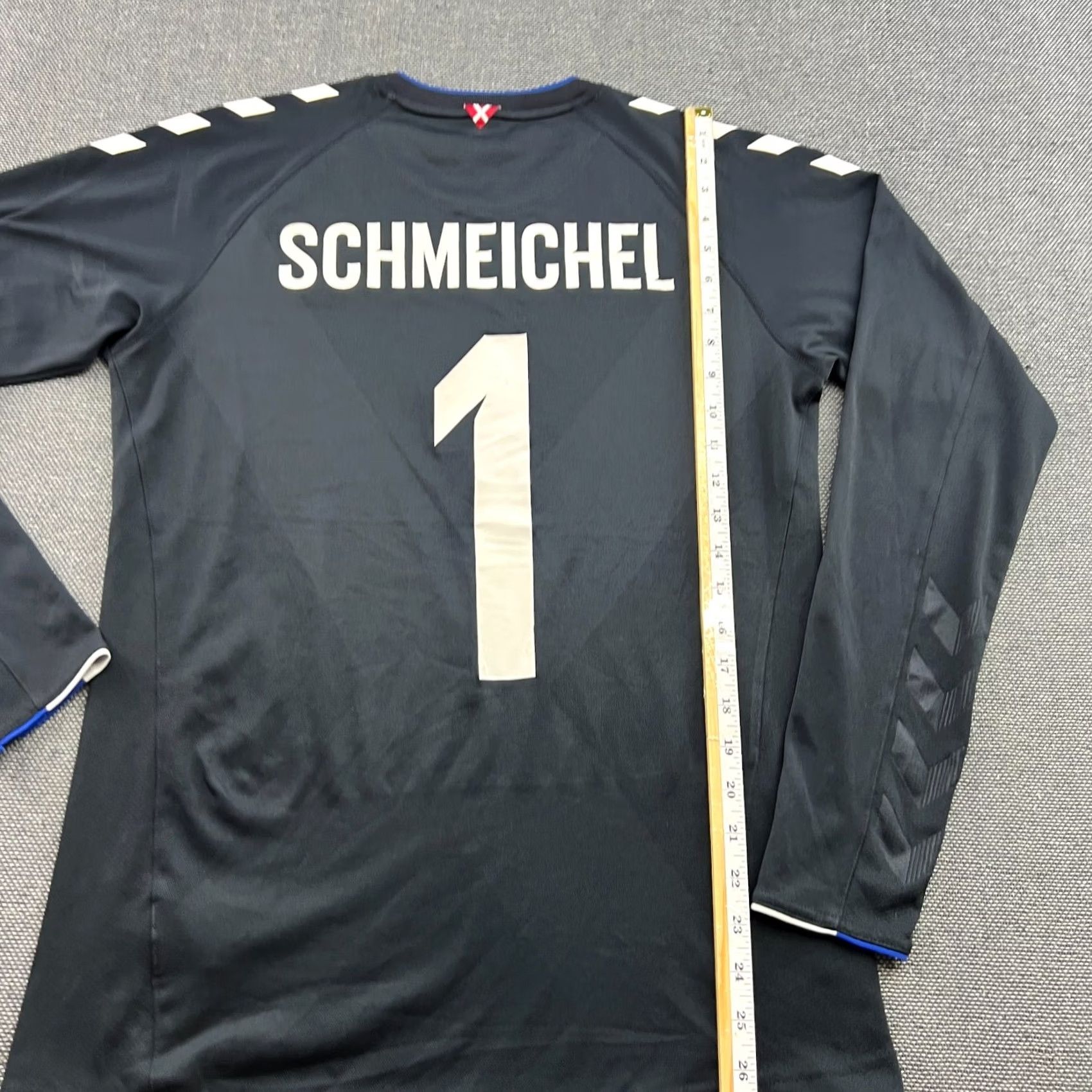 Hummel Denmark 2018 2019 Goalkeeper Schmeichel Football Jersey Mens Small Hummel Jersey S Black Size US S / EU 44-46 / 1 - 5 Thumbnail