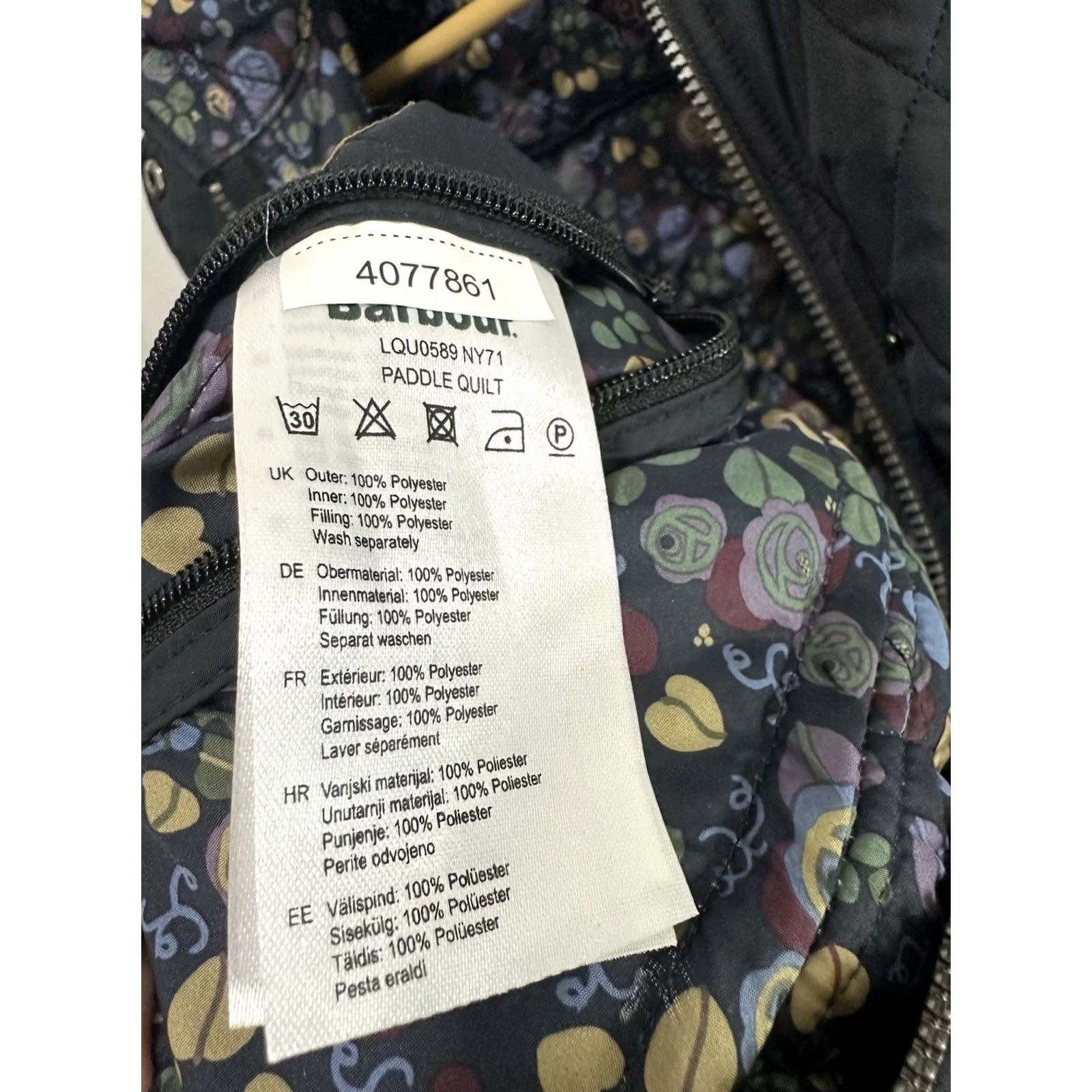 Barbour Barbour Jacket Quilted Navy Floral Lined Belted Size 12 Womens USA 12 UK 16 Ships Barbour Quilted Jacket Womens Navy Floral Belted Size 12 US 12 UK 16 Size XL / US 12-14 / IT 48-50 - 4 Thumbnail