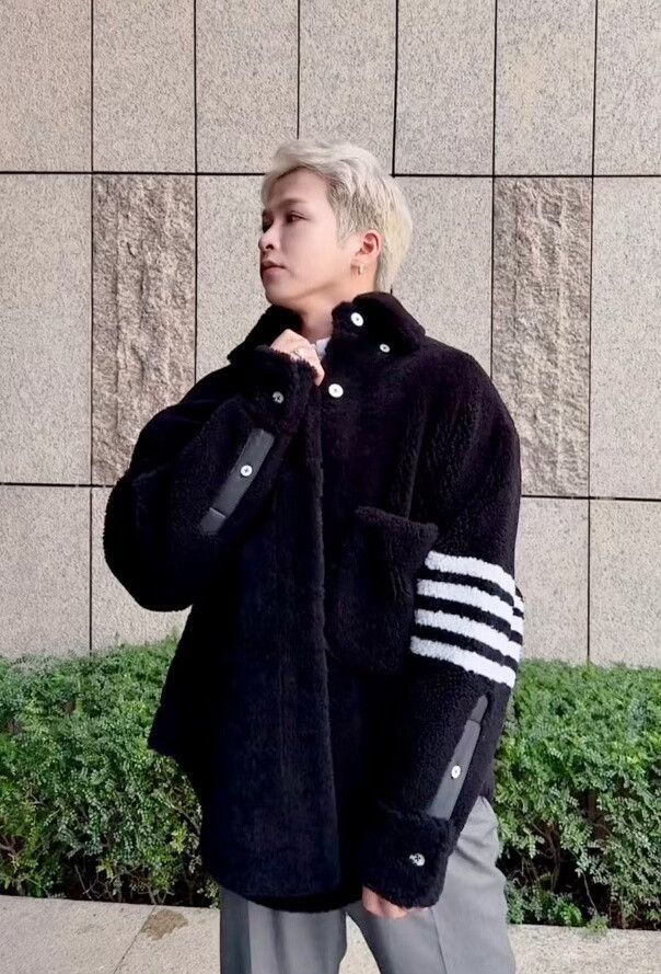 Thom Browne Thom Browne Black Striped Fur Jacket Size 46 Size US S / EU 44-46 / 1 - 5 Thumbnail