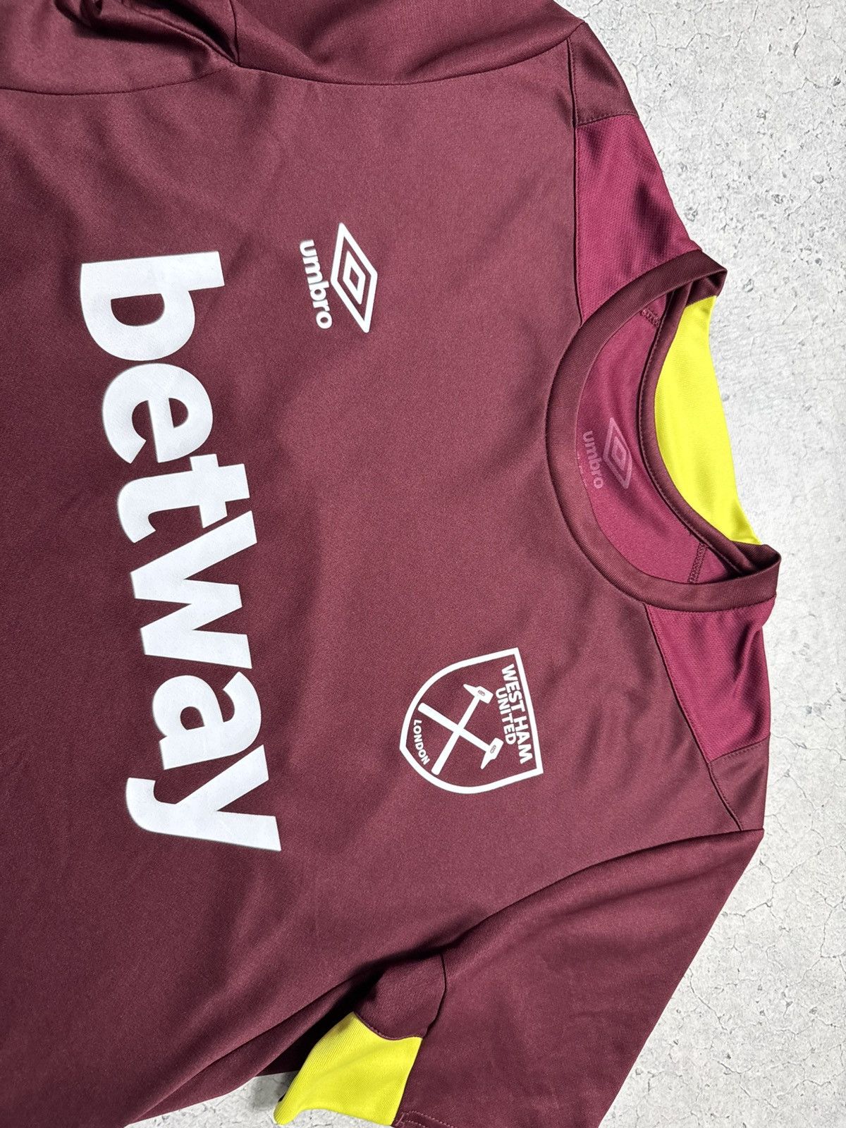 Umbro Umbro FC West Ham United Soccer Jersey Shirt Size US L / EU 52-54 / 3 - 4 Thumbnail