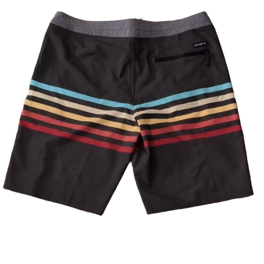 Quiksilver Quicksilver Seasons Board shorts Size 34 Size US 34 / EU 50 - 7 Thumbnail