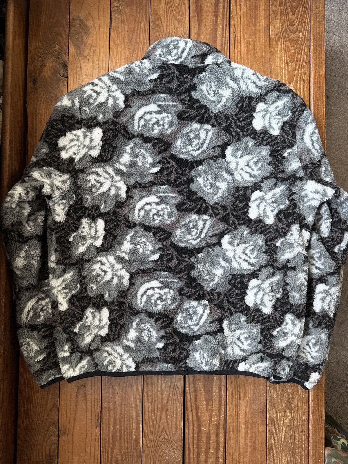 Supreme Supreme FW16 Black Roses Reversible Fleece Jacket Size US M / EU 48-50 / 2 - 2 Thumbnail