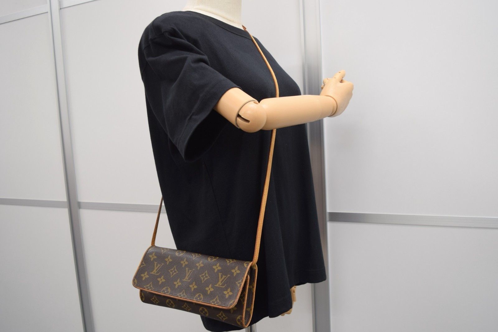 Louis Vuitton LV Pochette Twin GM Crossbody Bag Monogram M51852 Size ONE SIZE - 15 Thumbnail