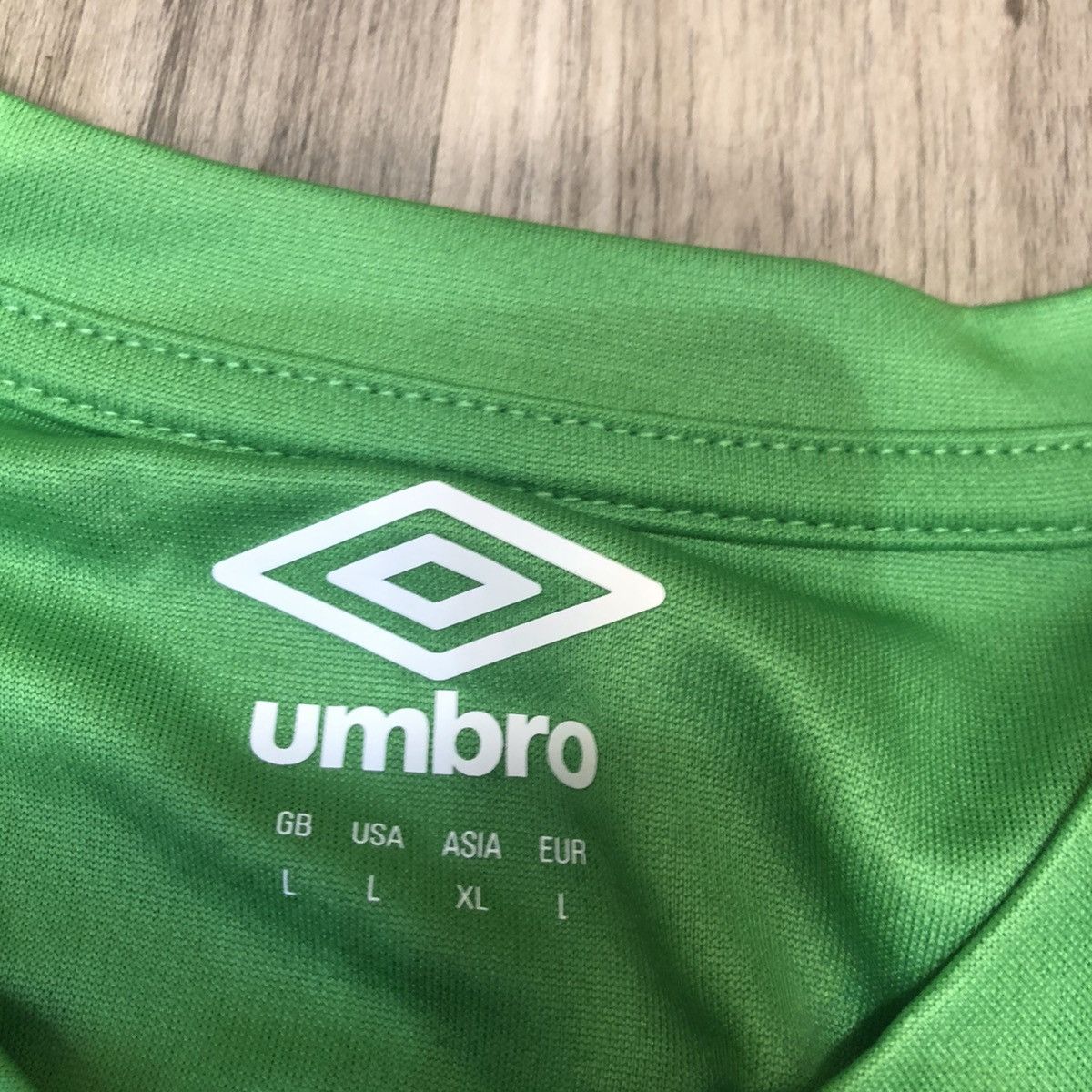 Umbro Ireland 23/24 training jersey Size US L / EU 52-54 / 3 - 6 Thumbnail