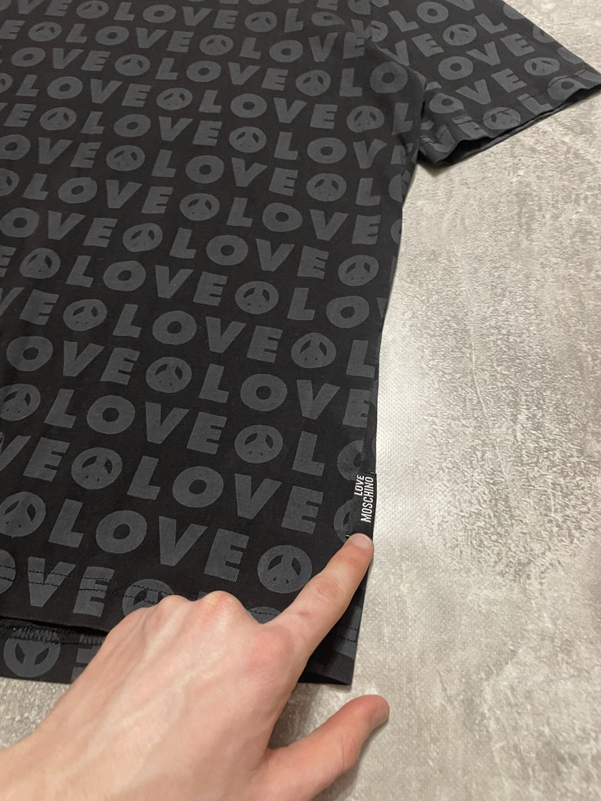 Moschino Vintage Moschino Love Monogram T-Shirt Size US L / EU 52-54 / 3 - 4 Thumbnail