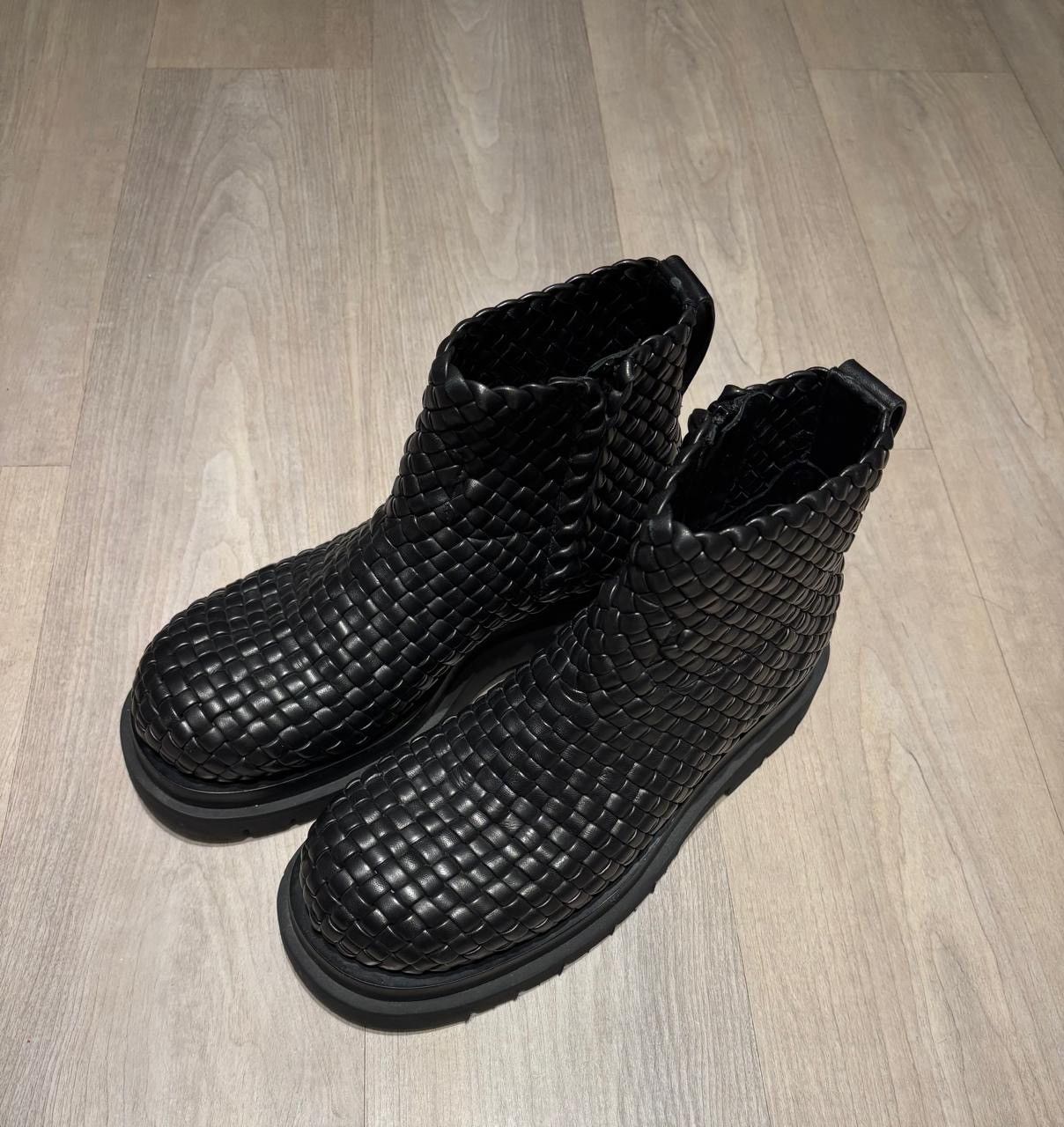 Bottega Veneta $5k Bottega Veneta Lug Ankle Boot Size US 9 / EU 42 - 3 Thumbnail
