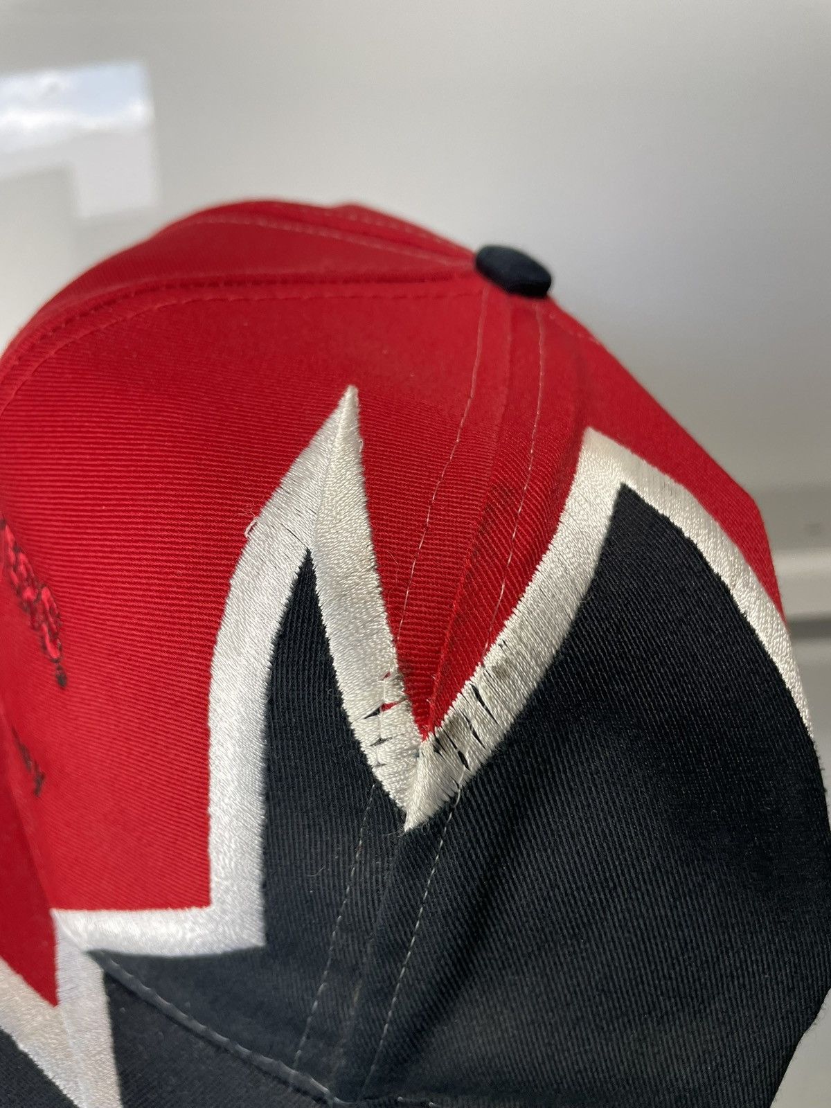 Vintage Vintage Hooters Hat Sharktooth Style 90s Used Red Black Size ONE SIZE - 4 Thumbnail
