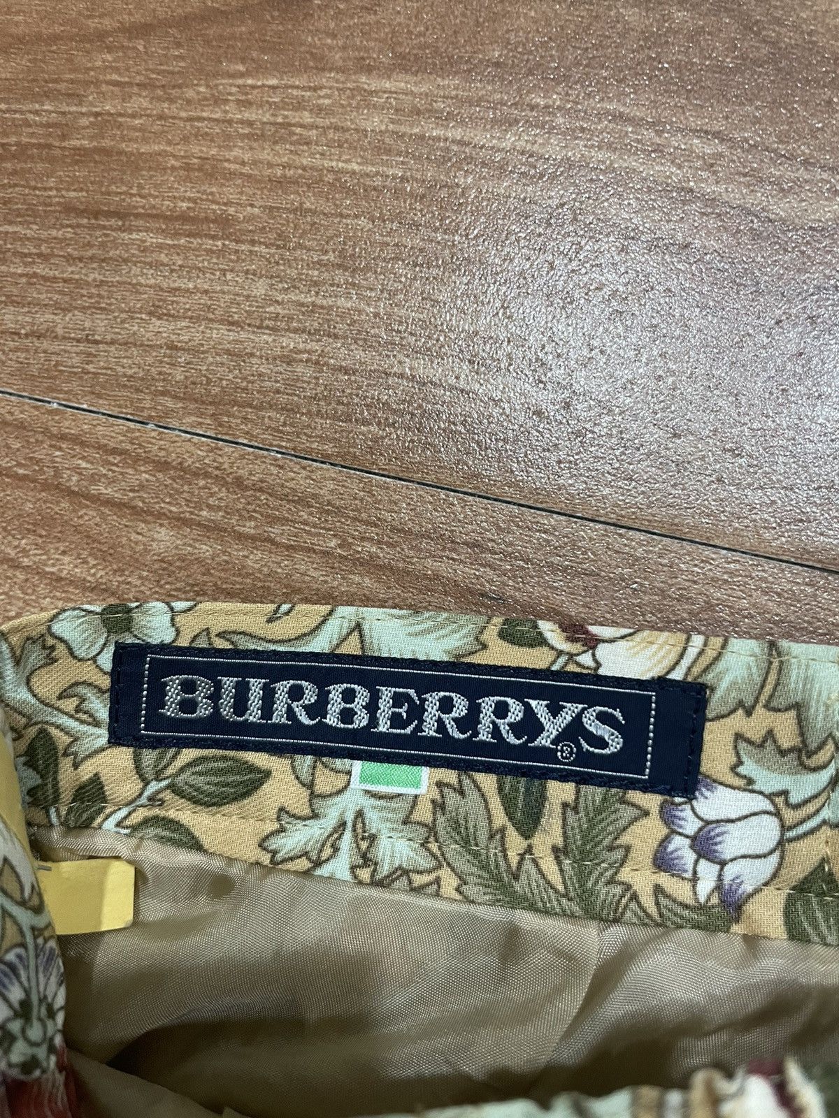 Burberry Burberry Flower Pleated Skirt Size 26" / US 2 / IT 38 - 3 Thumbnail