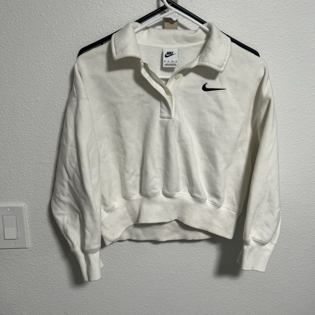 Nike Nike Woman’s Button Up Crop Top Shirt In A Size XS Size XS / US 0-2 / IT 36-38 - 1 Thumbnail