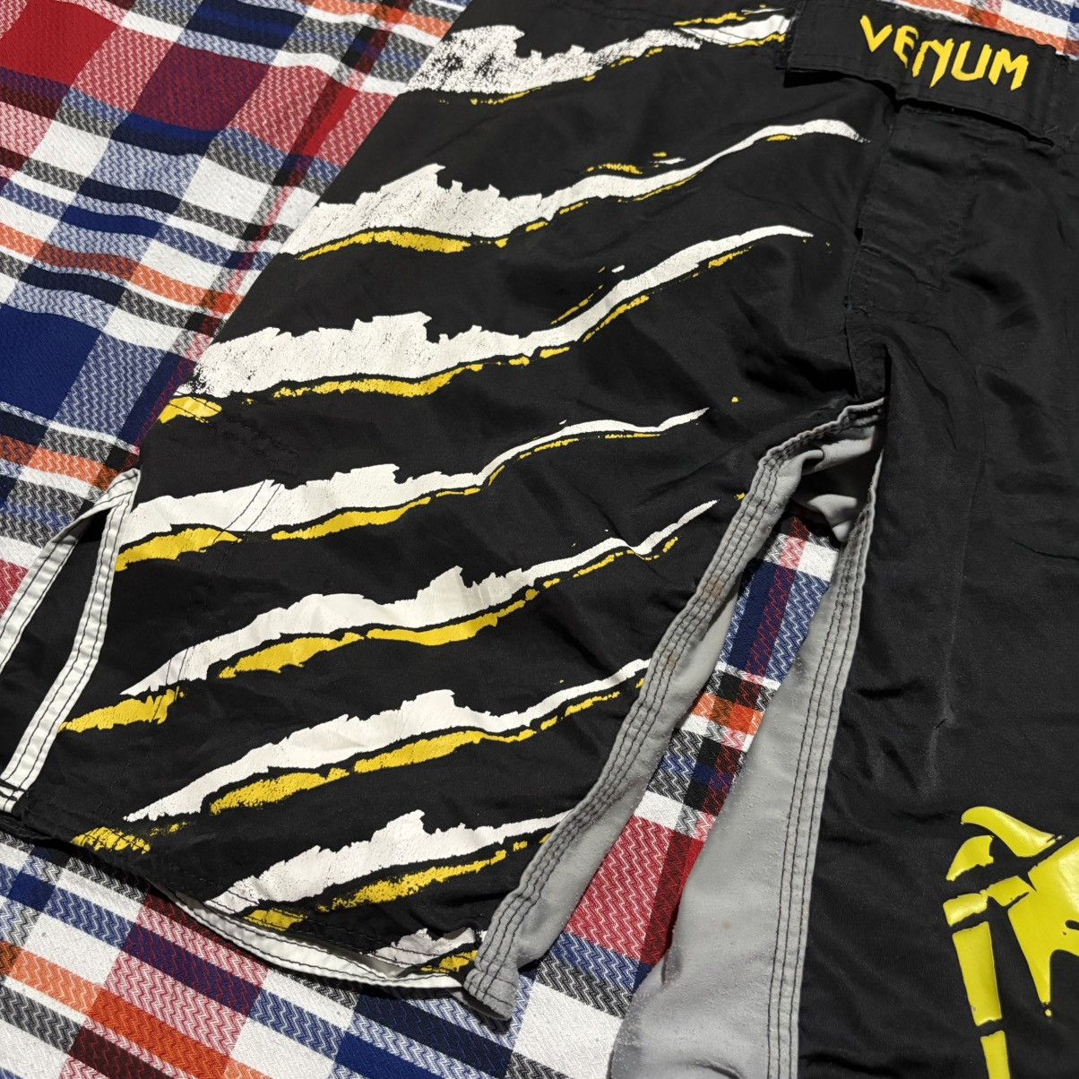 UFC Venom Muay Thai Kick Boxing Short Pants Size US 34 / EU 50 - 5 Thumbnail
