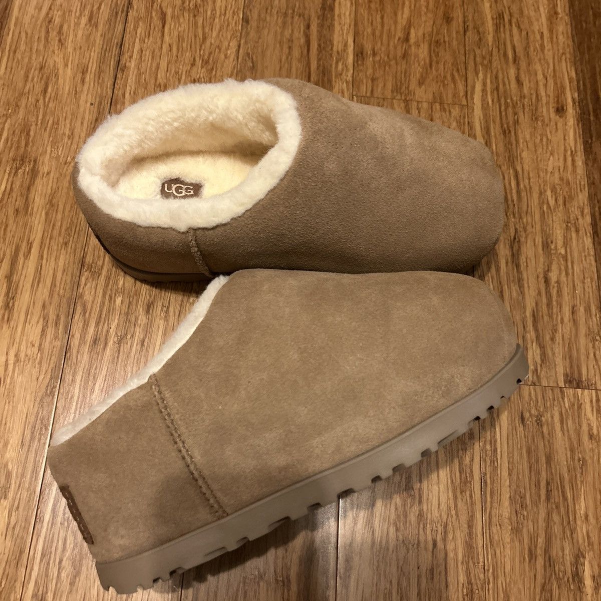 Ugg UGG® Pumped Slides size US 9 Size US 9 / IT 39 - 4 Thumbnail