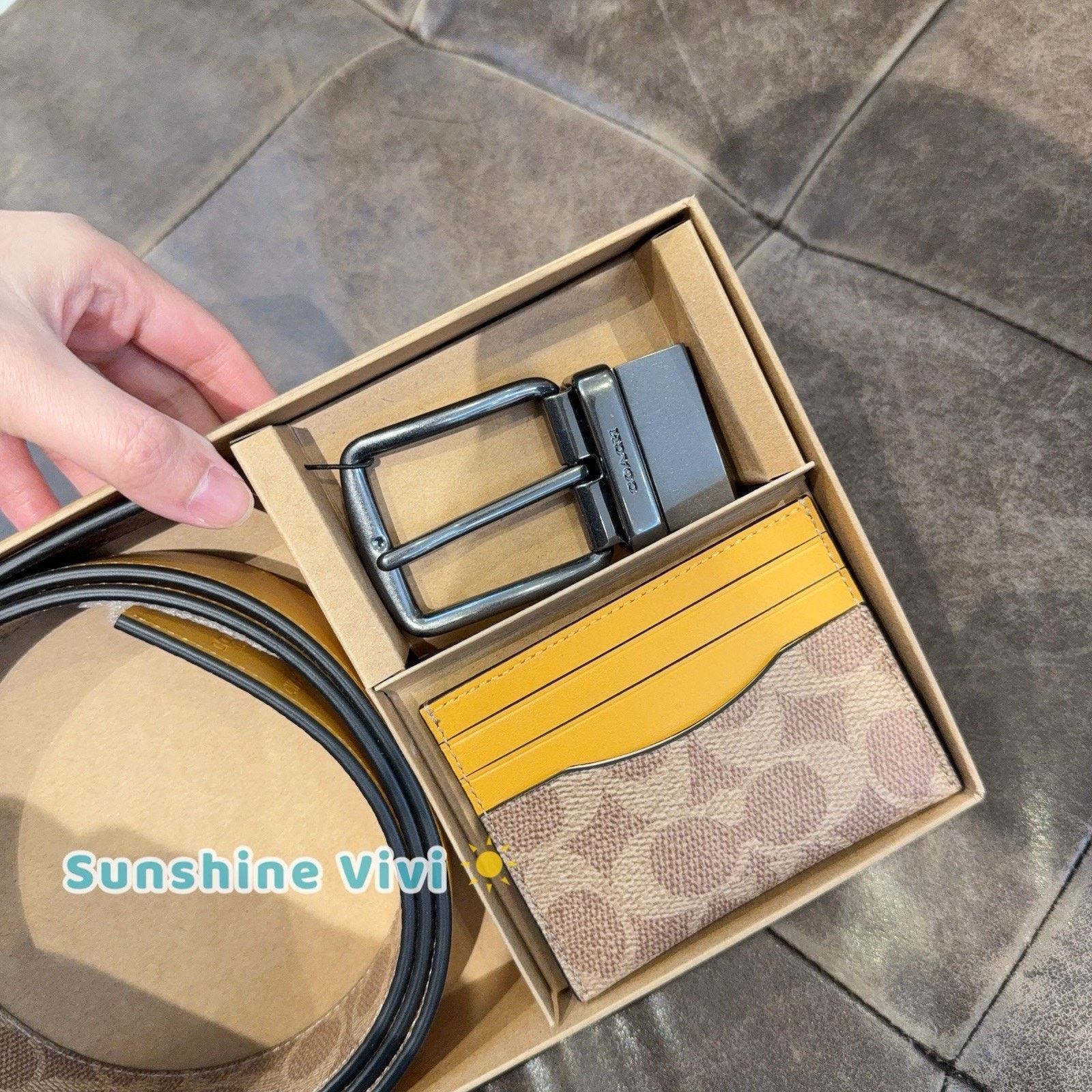 Coach NWT Coach Card Case Belt Gift Set CW351 Tan/Buttercup Size ONE SIZE - 3 Thumbnail