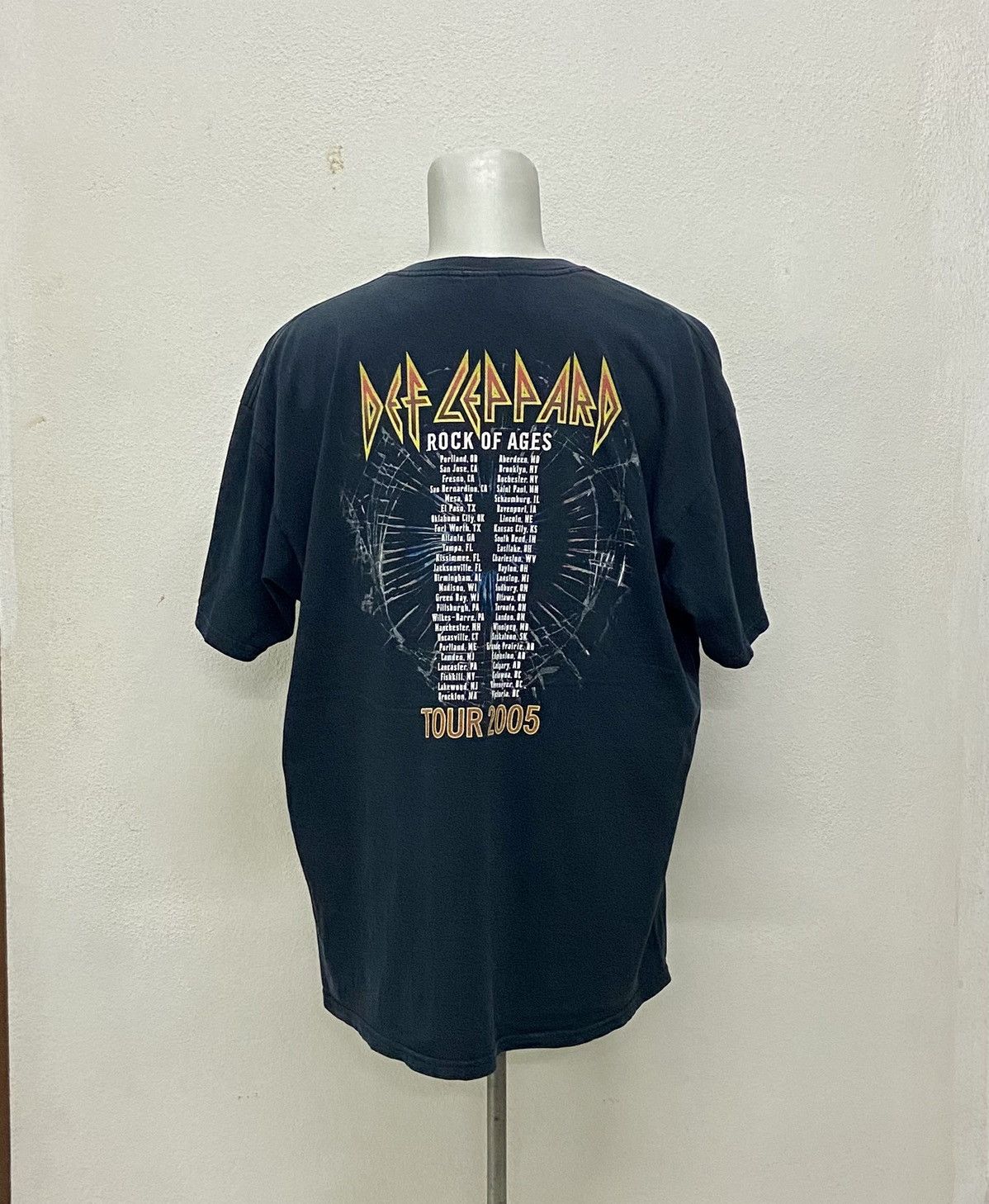 Band Tees DEF LEPPARD ROCK OF AGES TOUR TEE Size US XXL / EU 58 / 5 - 6 Thumbnail