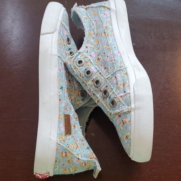 Designer Blowfish Malibu Cute Fun Butterflies Sz. 7.5 Sneakers Size US 7.5 / IT 37.5 - 4 Thumbnail