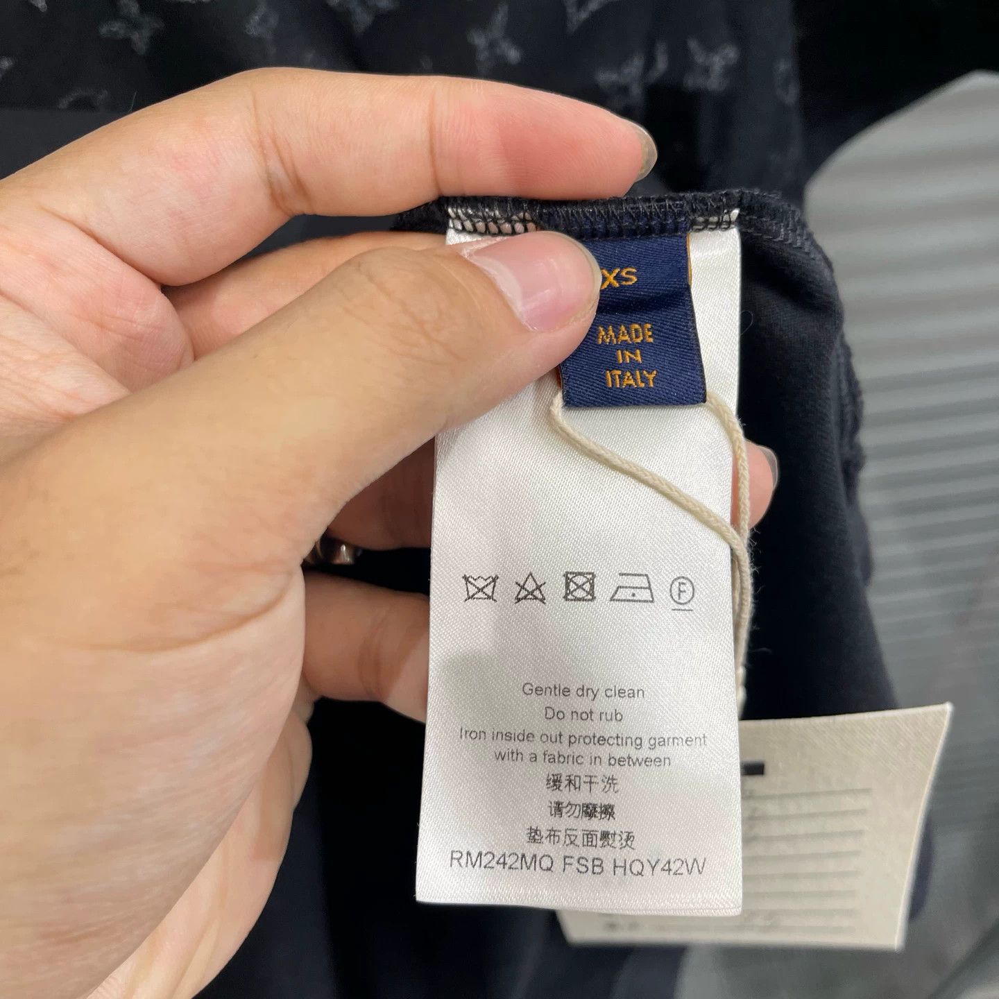 Louis Vuitton LV 24ss Black Gradient Short Tee XS Like New Size US XS / EU 42 / 0 - 6 Thumbnail