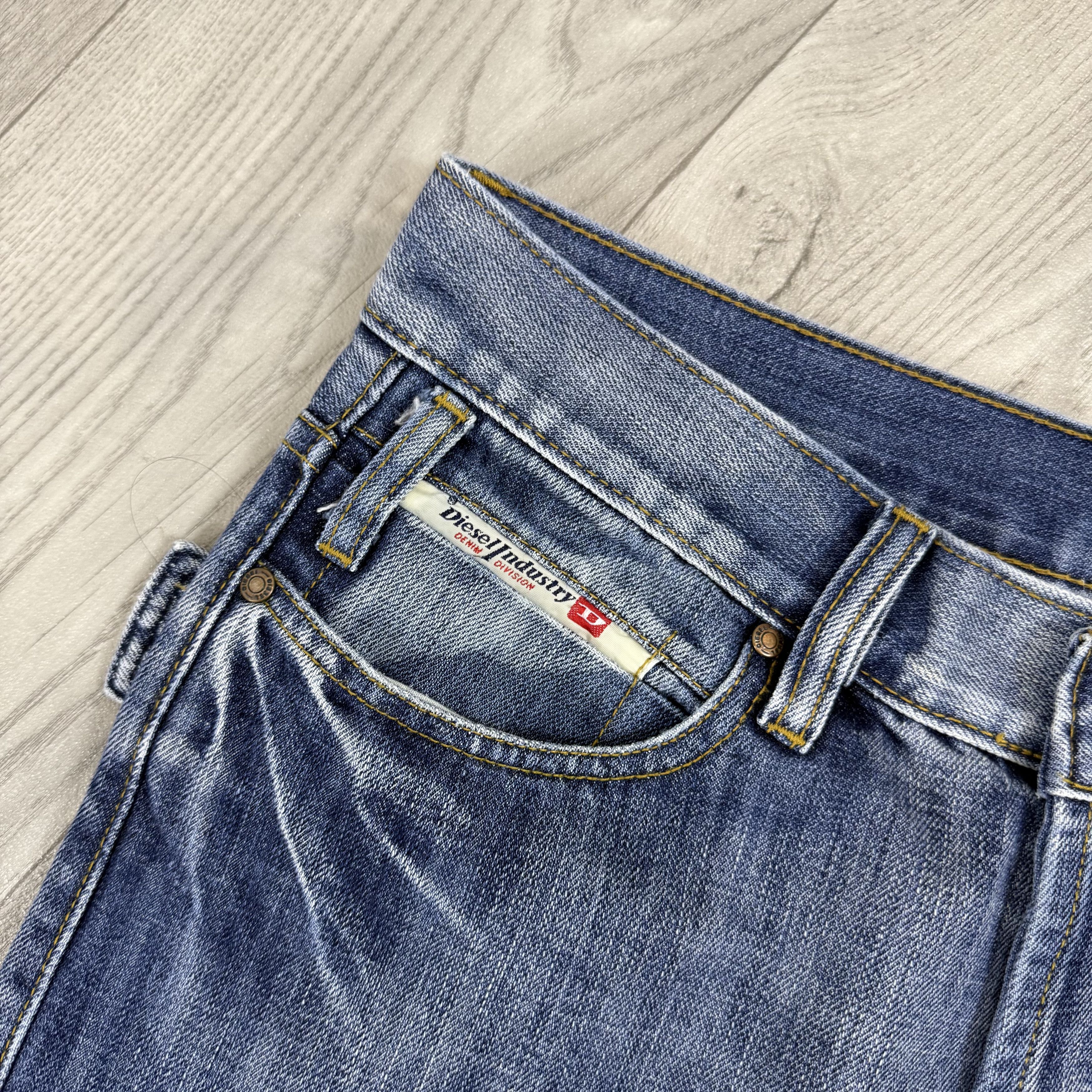 Diesel Vintage Diesel Y2K Rare Blue Denim Straight Jeans 32 Size US 32 / EU 48 - 12 Thumbnail