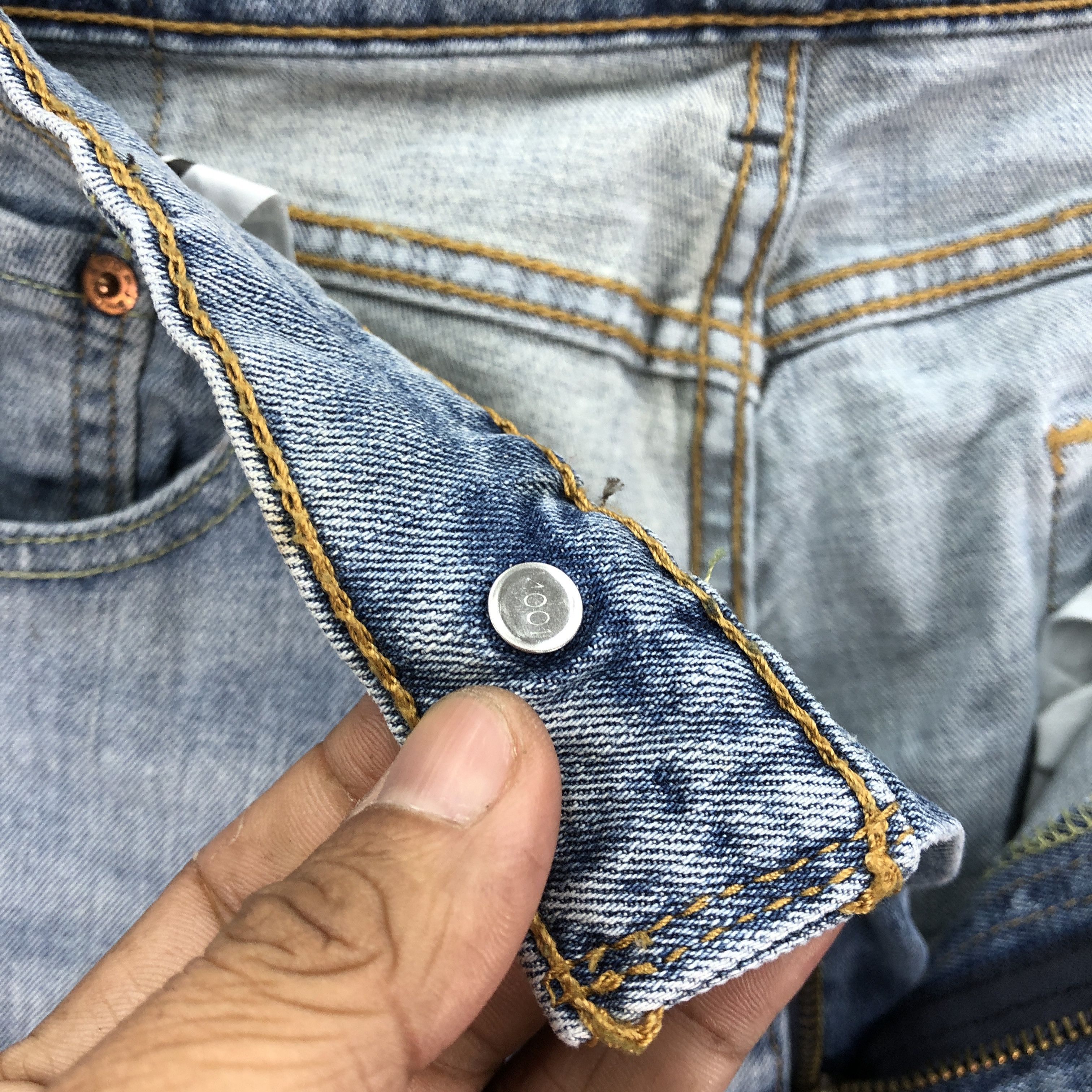 Levi's Vintage Y2K Levis 505 Faded Jeans Levi's Light Wash Denim Size US 32 / EU 48 - 7 Thumbnail