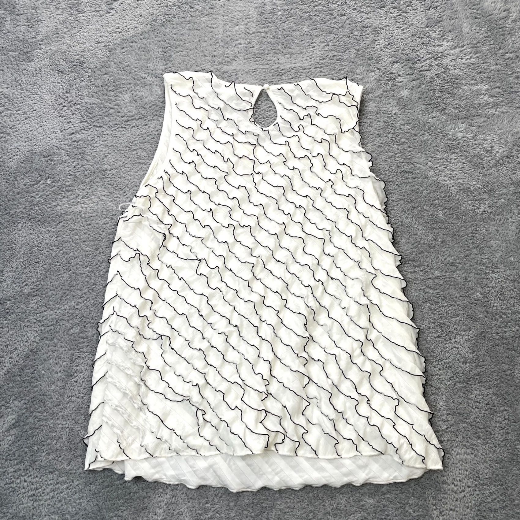 Vintage Carole Little Top Womens 1X White Blouse Ruffle Textured Swirl Boho Button Sleeveless Casual Party Size XL / US 12-14 / IT 48-50 - 2 Thumbnail