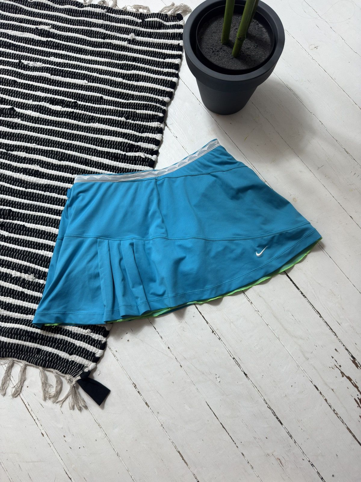 Nike VINTAGE NIKE 2000s PLEATED MINI SKIRT / SHORTS Size 30" / US 8 / IT 44 - 4 Thumbnail