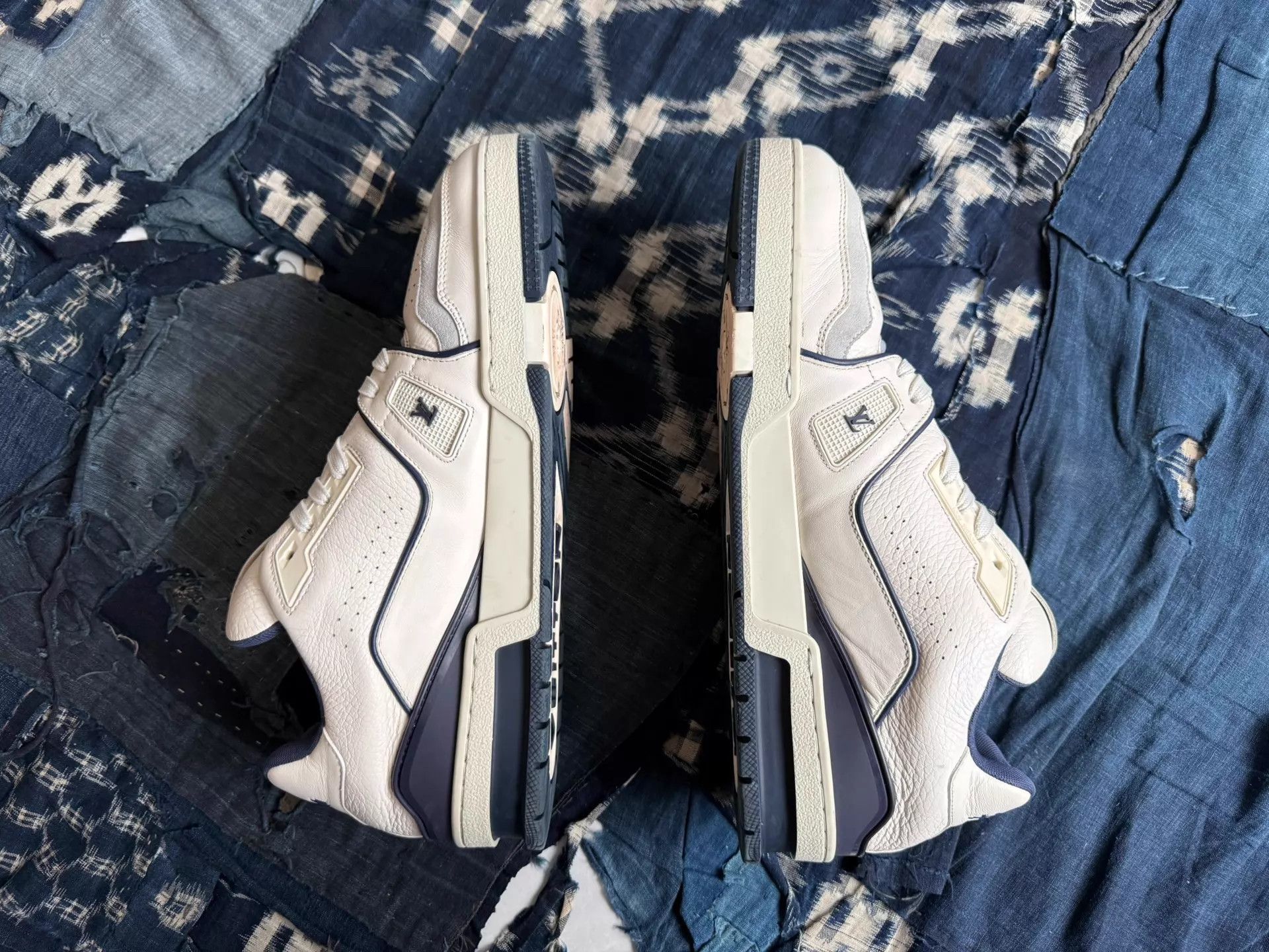 Louis Vuitton LV TRAINER White/Blue US8 Complete Mint Size US 8 / IT 38 - 3 Thumbnail