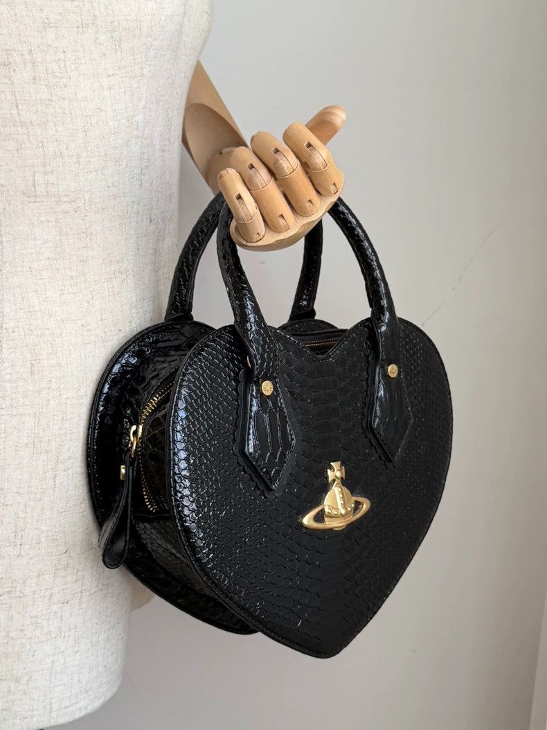 Vivienne Westwood Vivienne Westwood size 30*25cm Love Heart Crocodile Saturn Size ONE SIZE - 5 Thumbnail