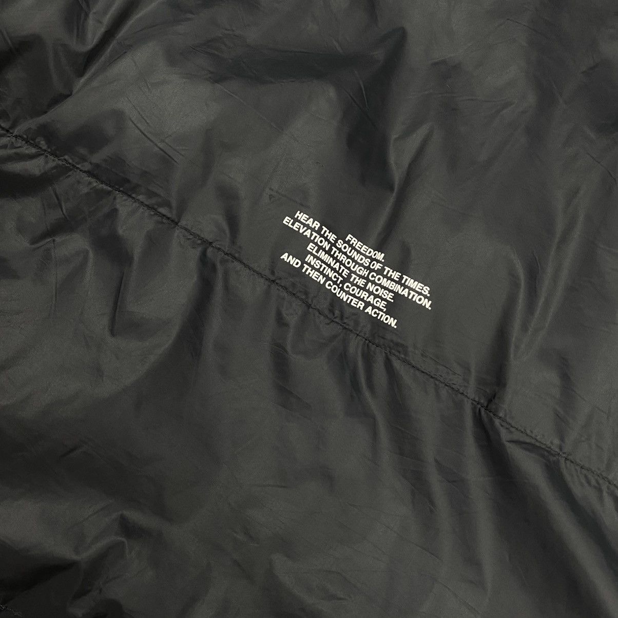 GU × Jun Takahashi × Undercover GU x Undercover Puffer Down Pullover Jacket Size US XL / EU 56 / 4 - 9 Thumbnail