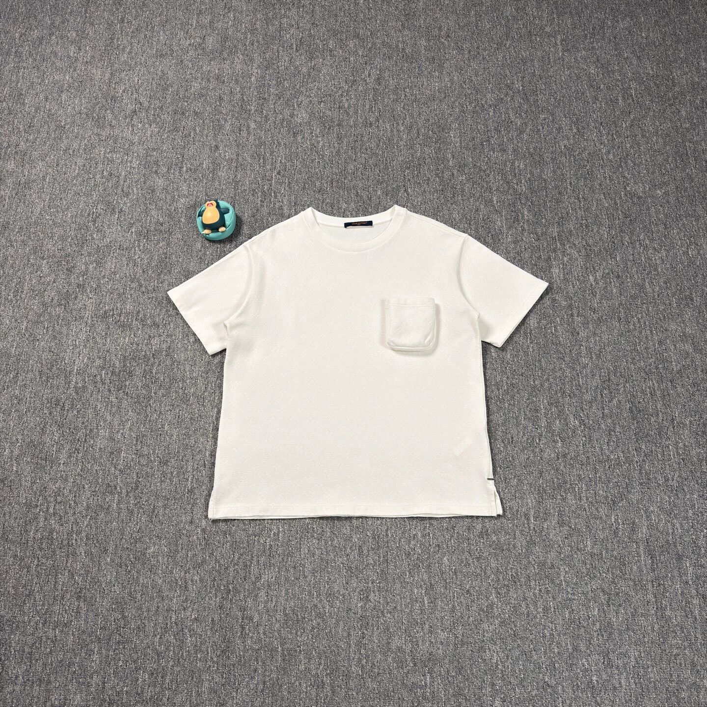 Louis Vuitton LV Monogram All Over Print Pocket White Short Sleeve L Size US L / EU 52-54 / 3 - 1 Thumbnail