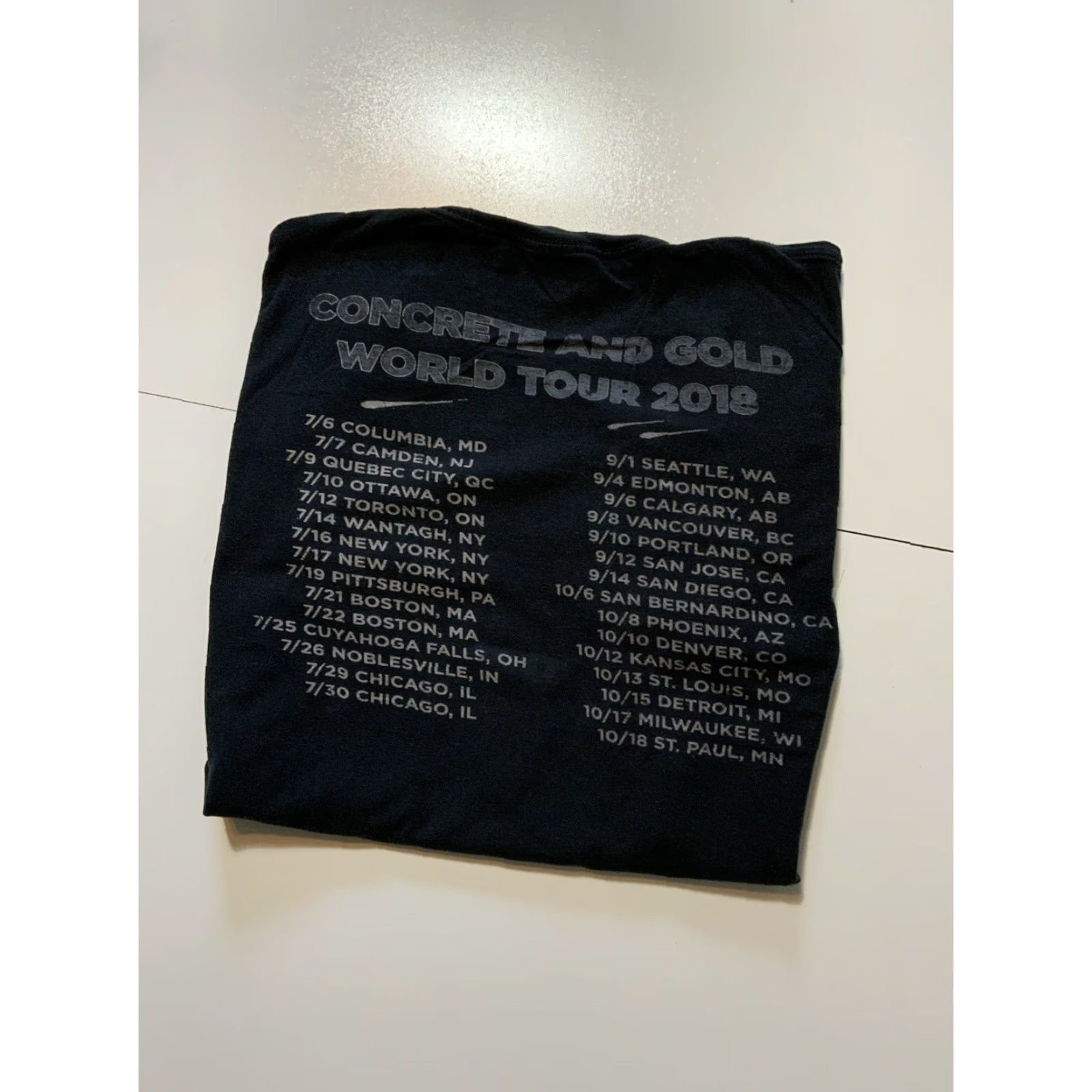 Tultex VINTAGE Foo Fighters Concrete & Gold 2018 World Tour Rock Band Merch S/S Crew T-Shirt LG Men Black Crew Neck Short Sleeve Tee Size US L / EU 52-54 / 3 - 4 Thumbnail
