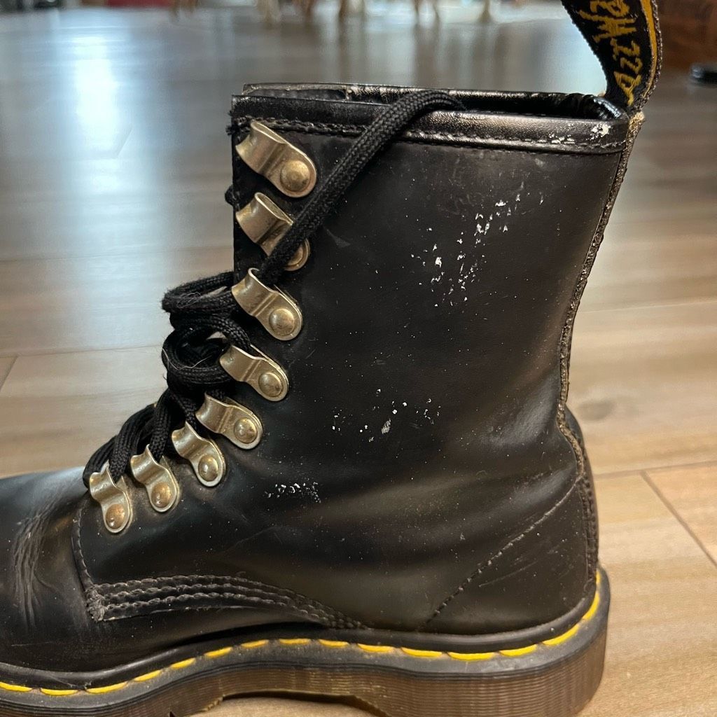 Dr. Martens Vintage Doc Martens Made in England Lug Sole Combat Boots Wo Size US 5 / IT 35 - 7 Thumbnail