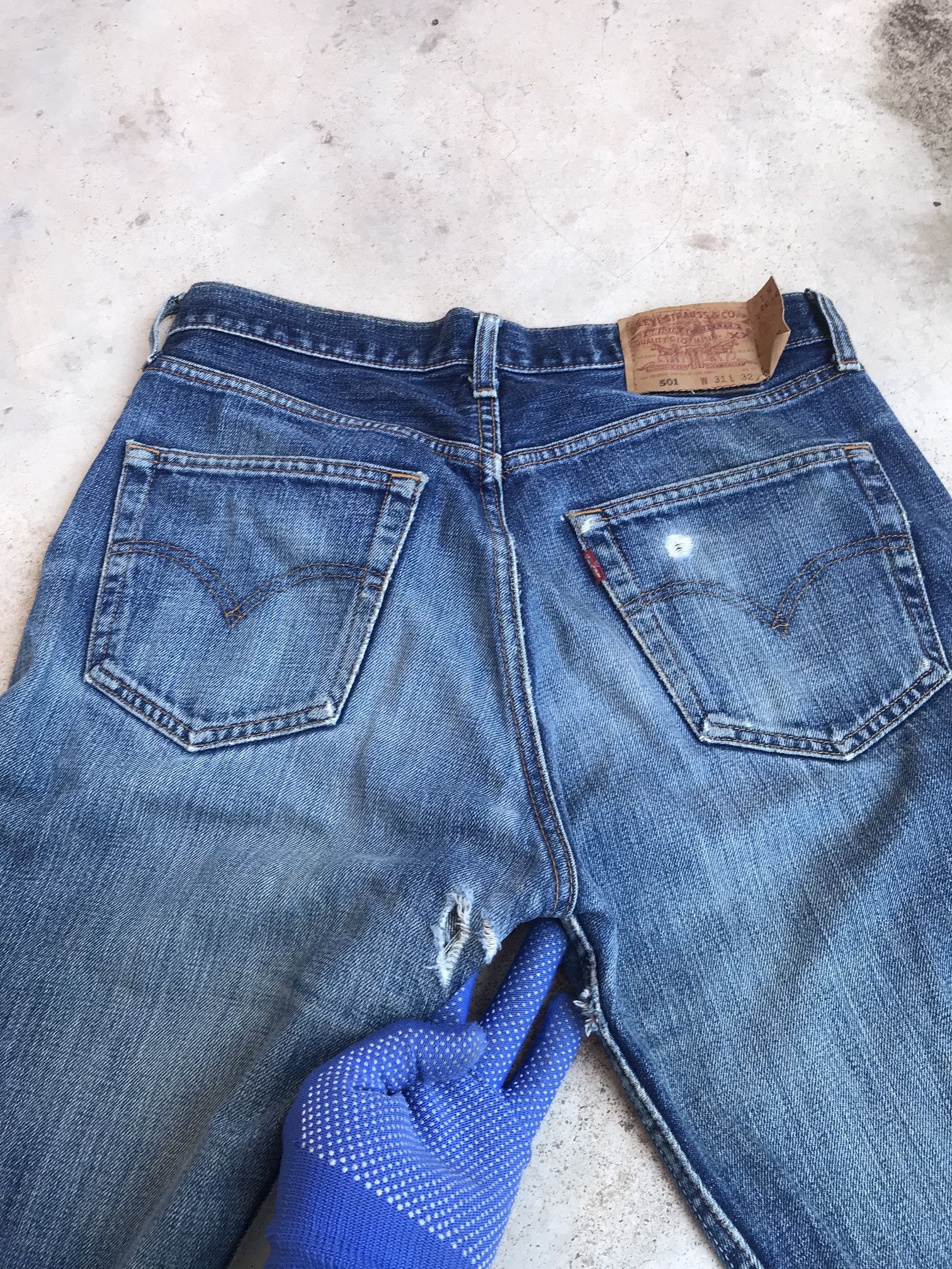 Levi's × Vintage Vintage Levis 501 distressed ripped bluewash japan W30x28.5 Size US 30 / EU 46 - 11 Thumbnail