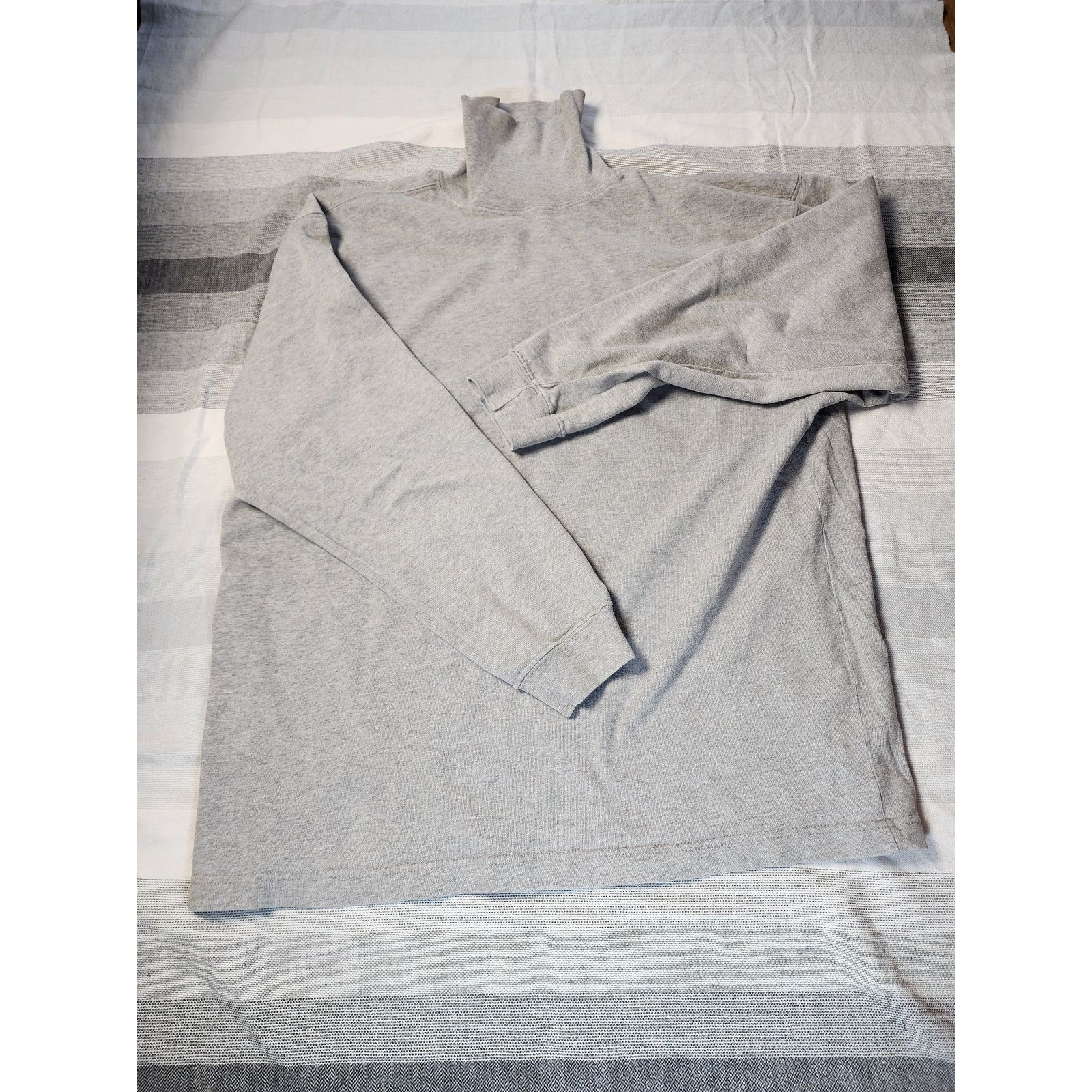 Banana Republic vintage Banana Republic gray turtleneck shirt Size M / US 6-8 / IT 42-44 - 1 Thumbnail