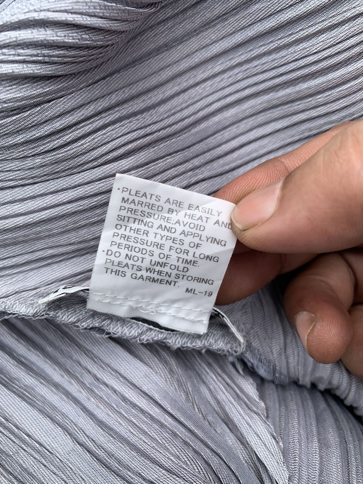 Issey Miyake 90s Issey Miyake Batwing 3D pleated gradient cardigan Size US M / EU 48-50 / 2 - 10 Thumbnail