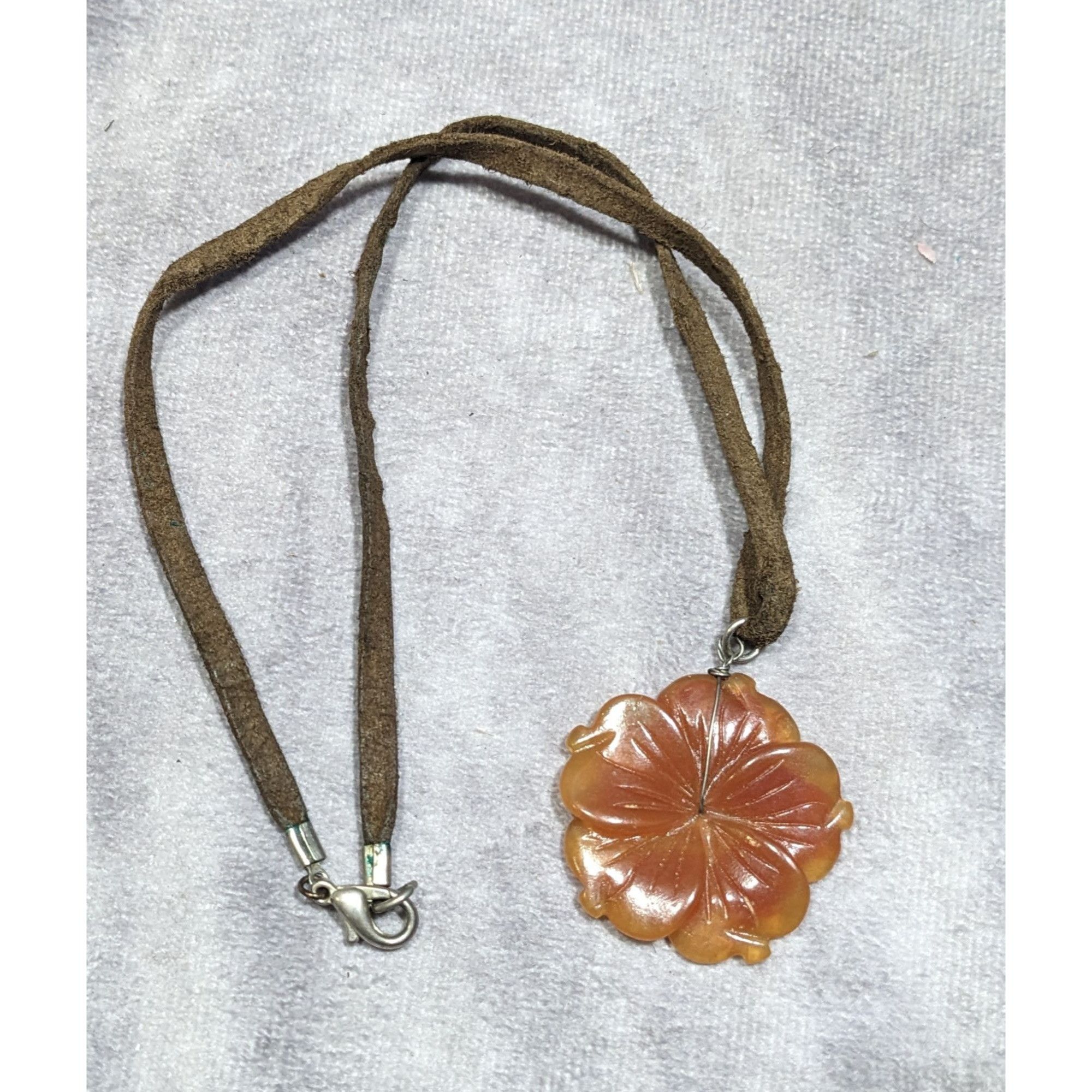 Other Vintage Carved Orange Stone Flower Pendant Necklace Size ONE SIZE - 6 Thumbnail