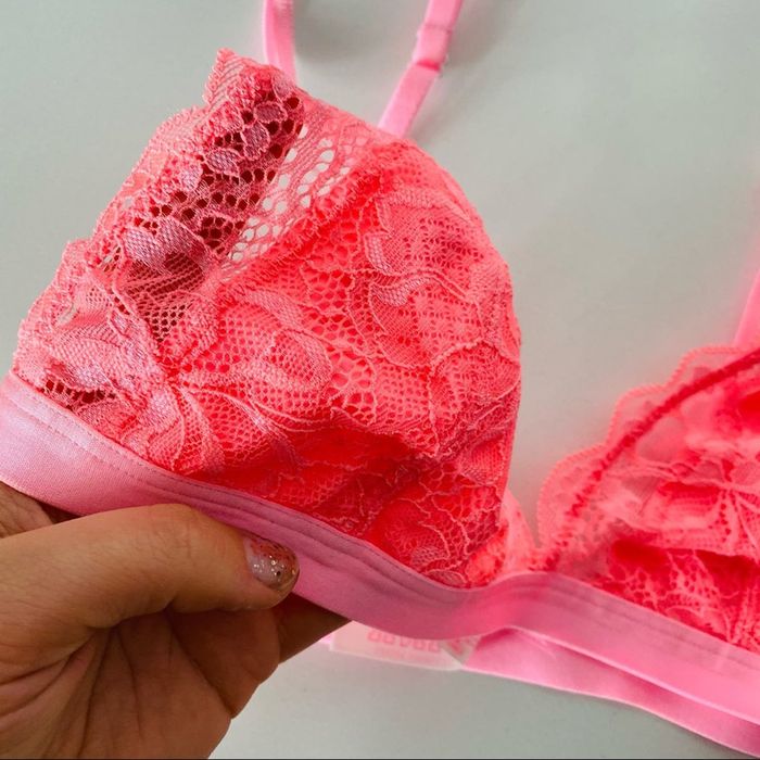 Victoria's Secret Lace Bra size XS Pink