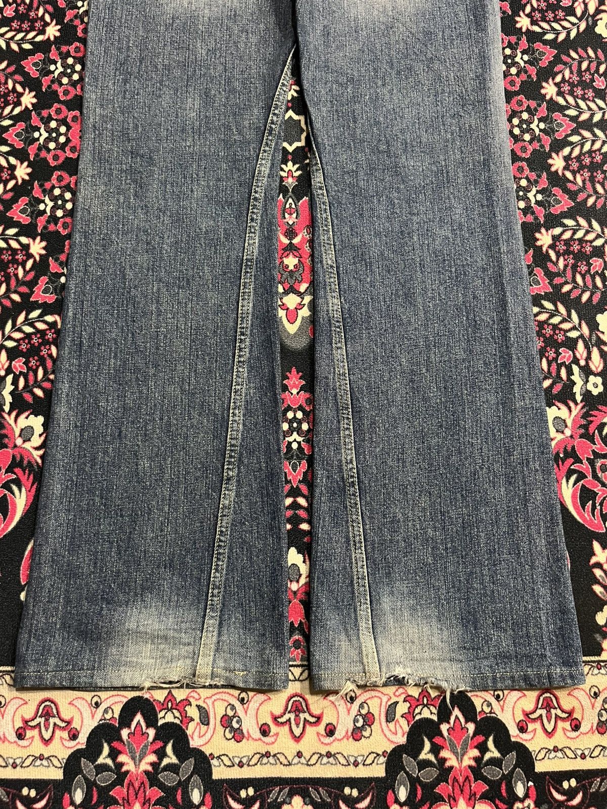 Japanese Brand Vintage Japanese Brand Low Rise Blue Wash Ripped Flare Jeans Size 30" / US 8 / IT 44 - 8 Thumbnail