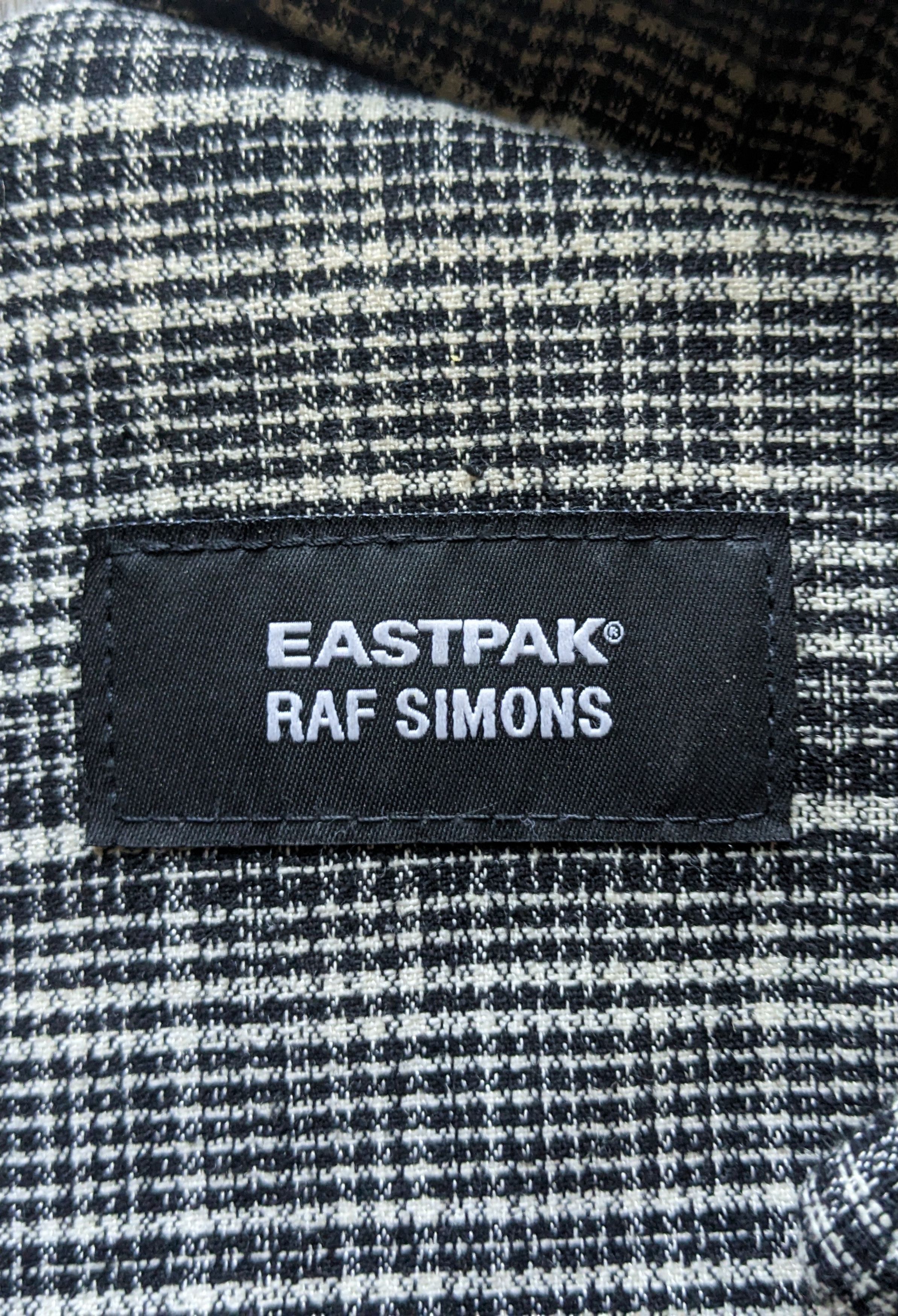 Eastpak × Raf Simons FW18 Sling Bag Size ONE SIZE - 8 Thumbnail