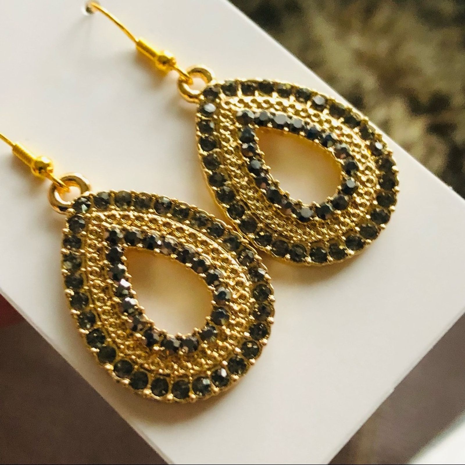 Other Hand crafted jeweled tear drop dangle earrings Size ONE SIZE - 1 Thumbnail
