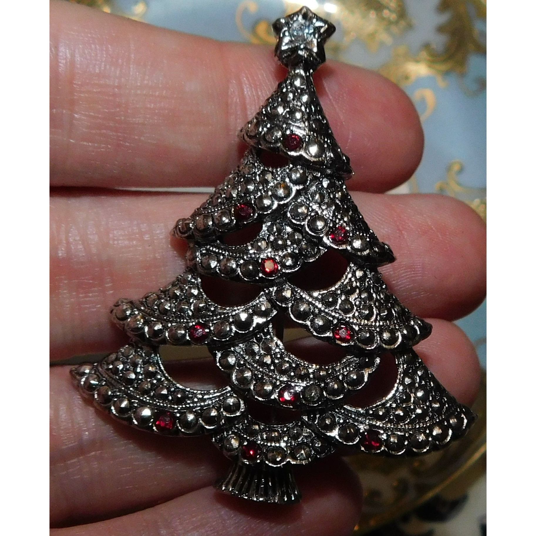 Other Vintage Avon Christmas Tree Brooch Red And Silver Tone Size ONE SIZE - 5 Thumbnail