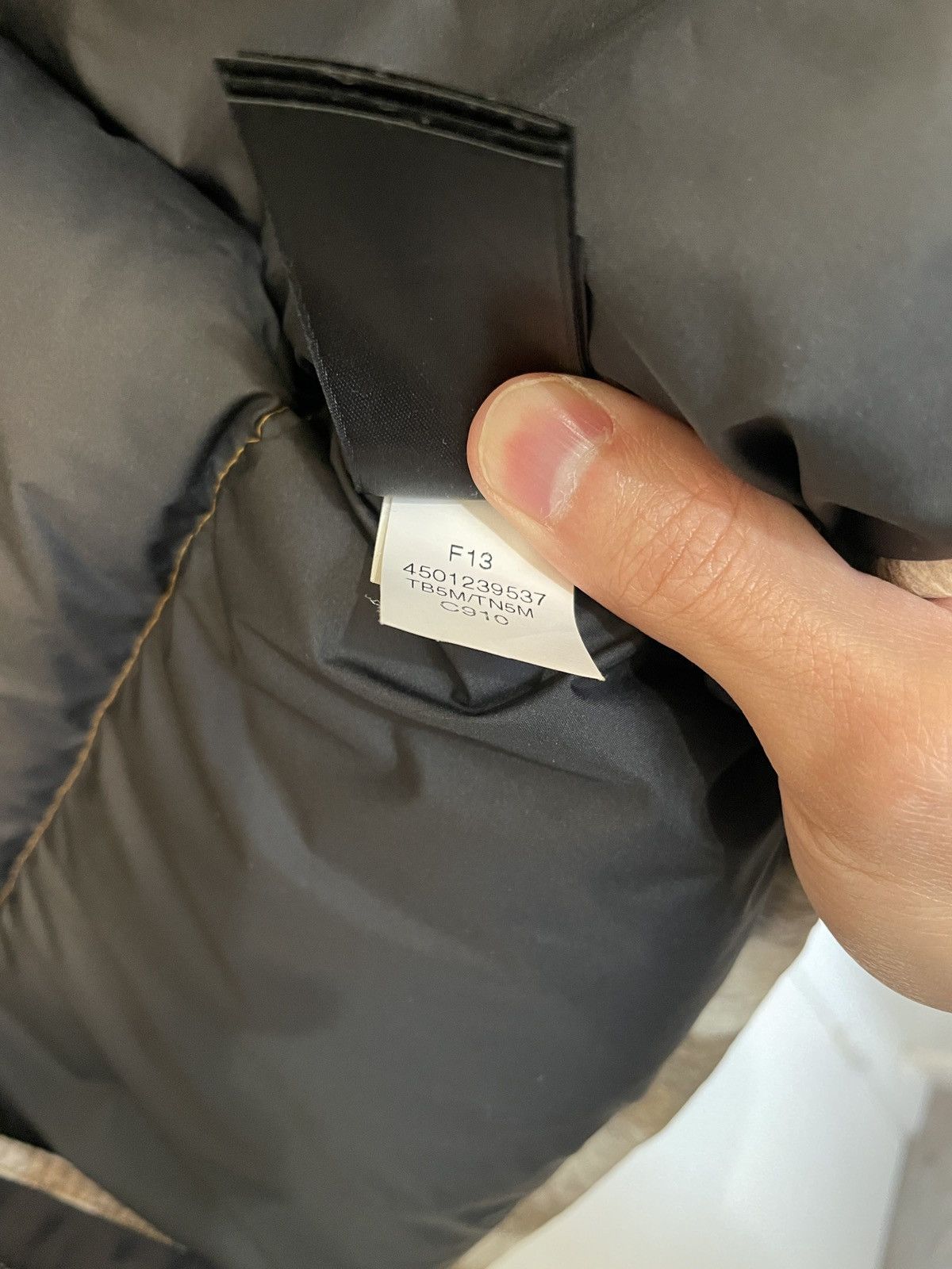 Supreme × The North Face Supreme The North Face Nuptse Vest Fur Size US M / EU 48-50 / 2 - 9 Thumbnail