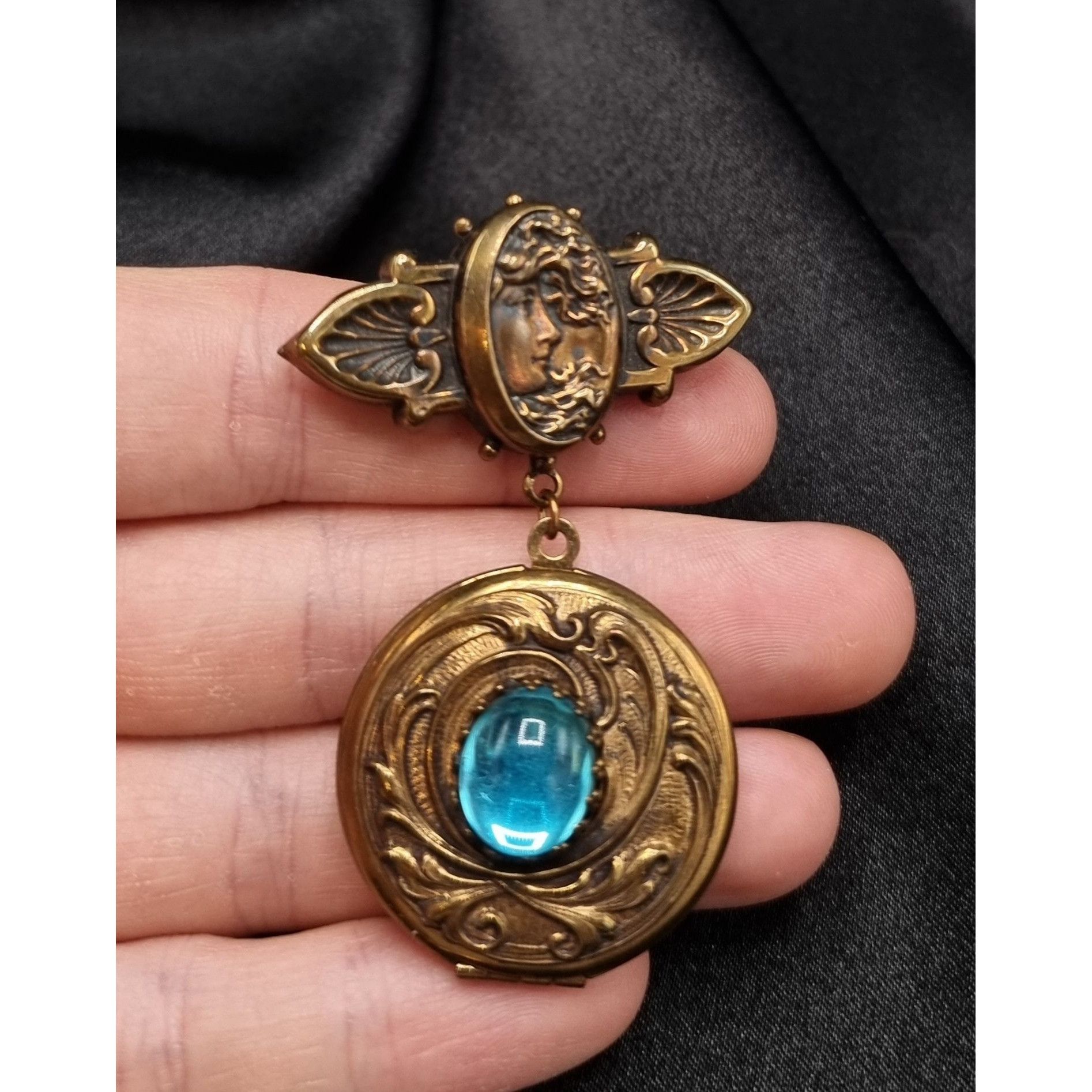 Vintage Vintage Early 2000's Gold-Tone Locket Brooch With Blue Stone Size ONE SIZE - 5 Thumbnail