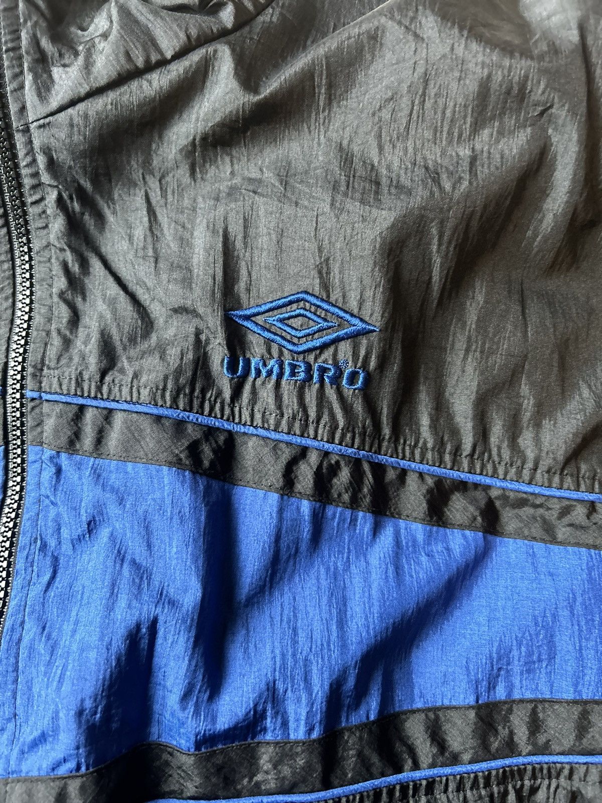 Umbro Vintage Umbro Light Jacket Size US L / EU 52-54 / 3 - 3 Thumbnail