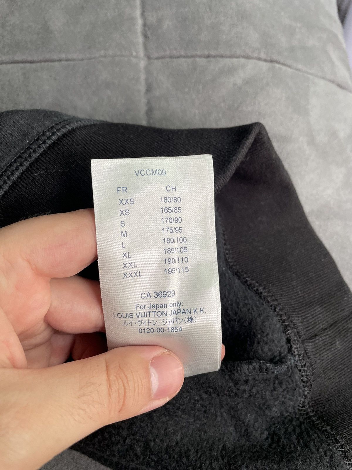 Louis Vuitton Louis Vuitton Black Reflective Logo Hoodie Size US M / EU 48-50 / 2 - 9 Thumbnail