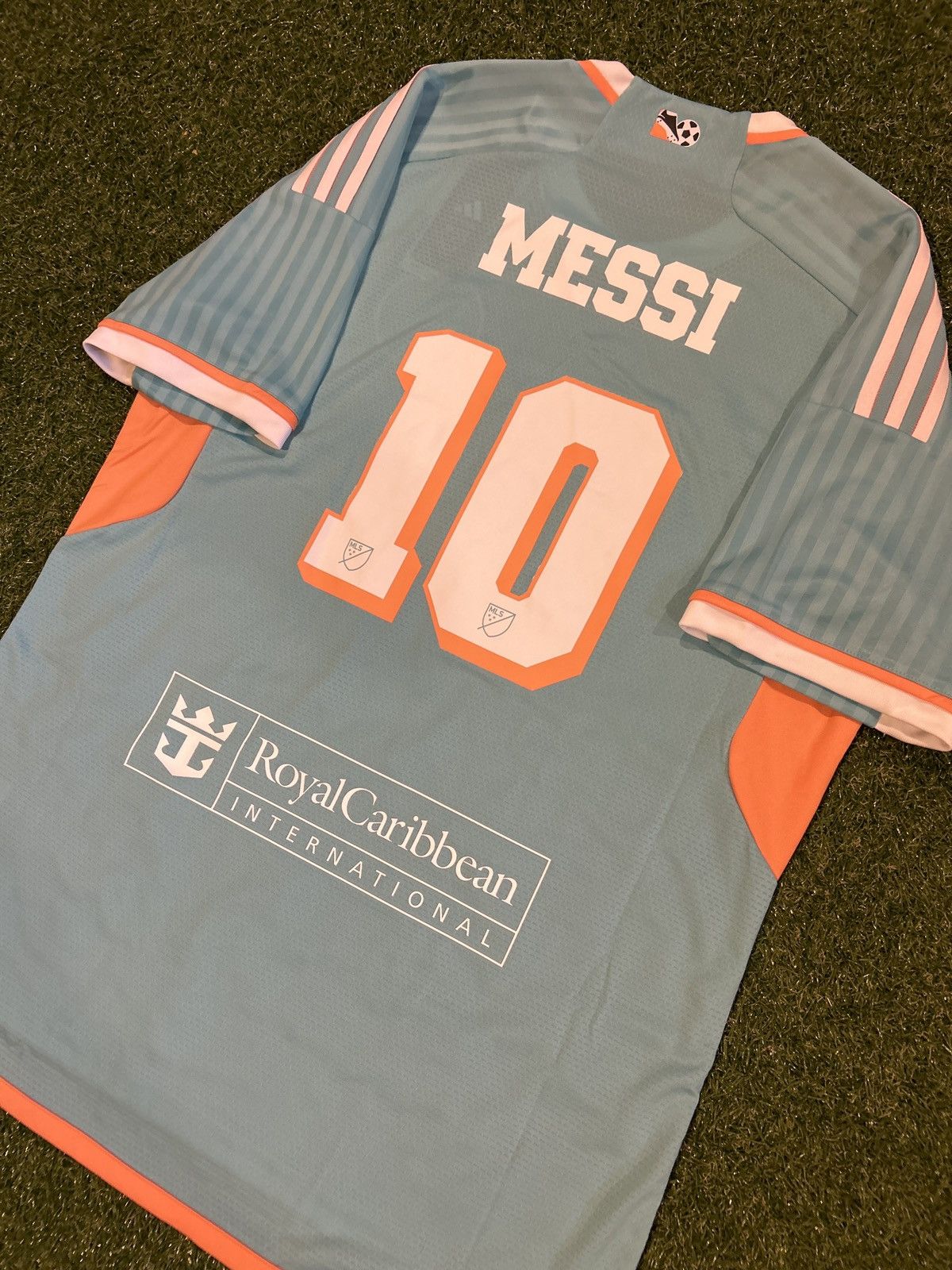 Adidas 24/25 Inter Miami Messi Third Shirt Size US L / EU 52-54 / 3 - 3 Thumbnail