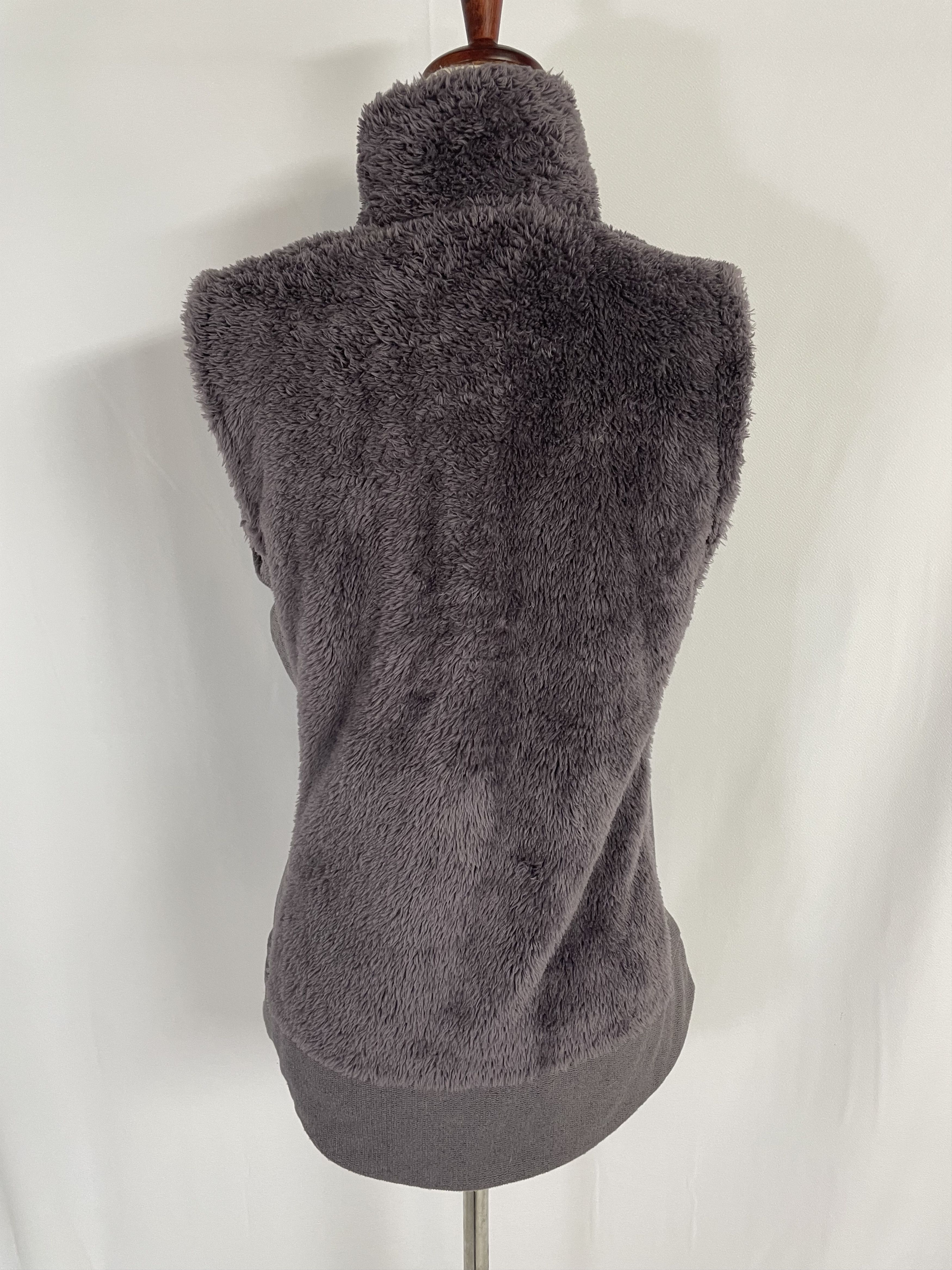 The North Face The North Face Vest Size Small Gray Faux Fur Full Zip Jacket Size S / US 4 / IT 40 - 4 Thumbnail