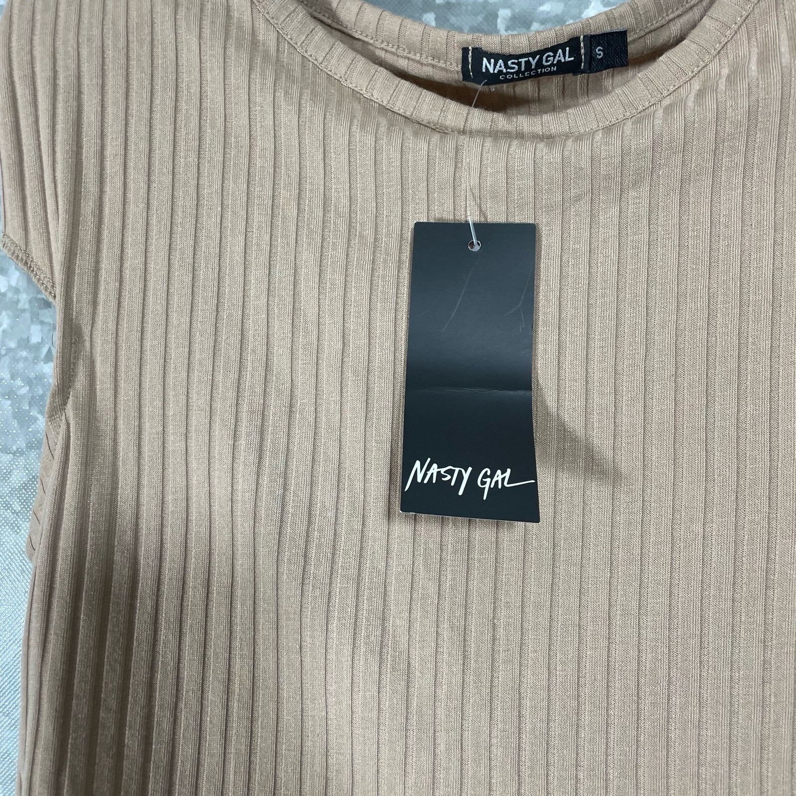 Nasty Gal Nasty Gal NWT Taupe Ribbed Padded Shoulders Crop Top - Small Size S / US 4 / IT 40 - 4 Thumbnail