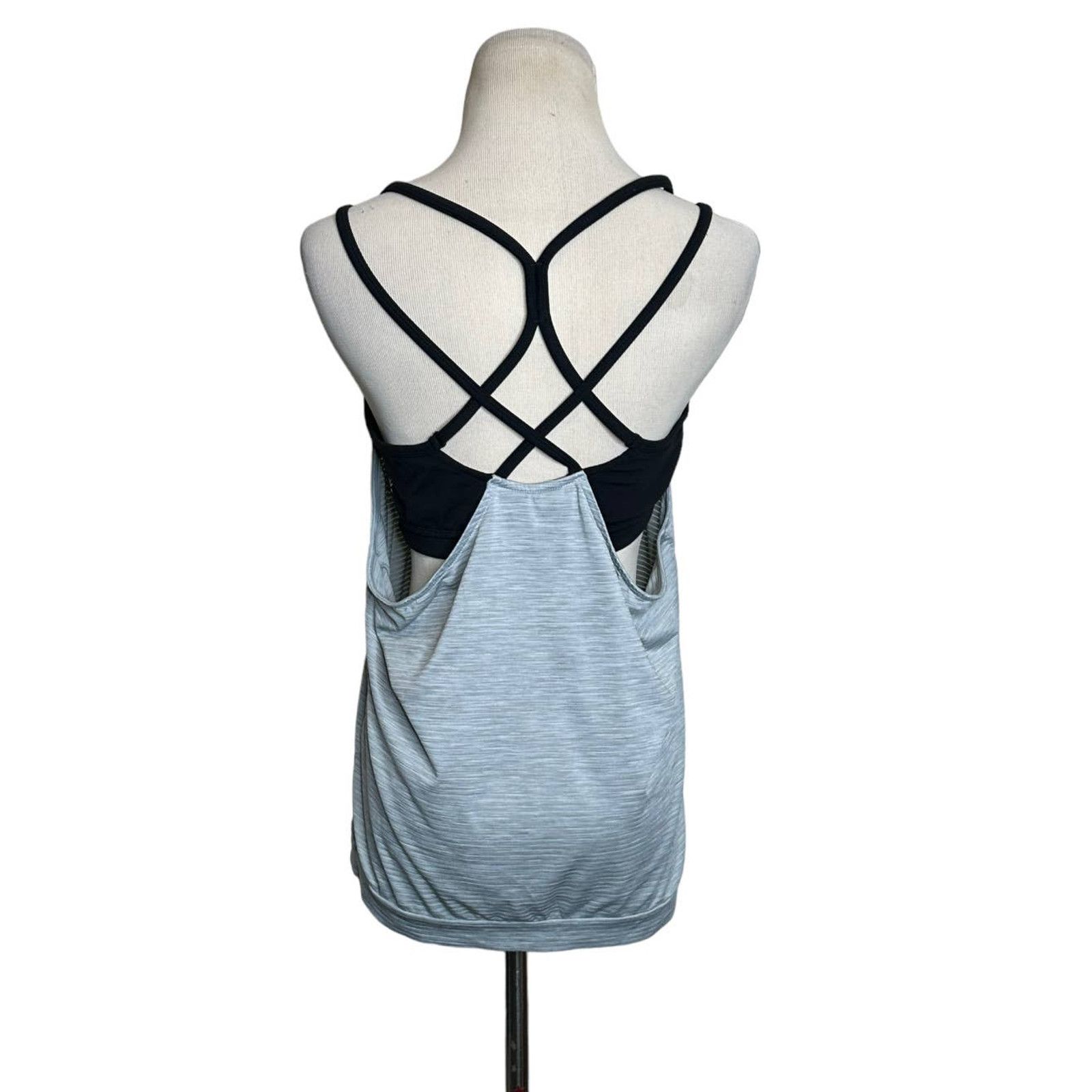Athleta Athleta gray black build in bra tank top size small Size S / US 4 / IT 40 - 2 Thumbnail