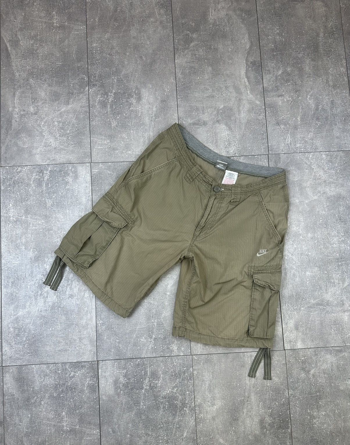 Nike Nike Vintage Cargo Shorts Y2K Size US 33 - 2 Thumbnail