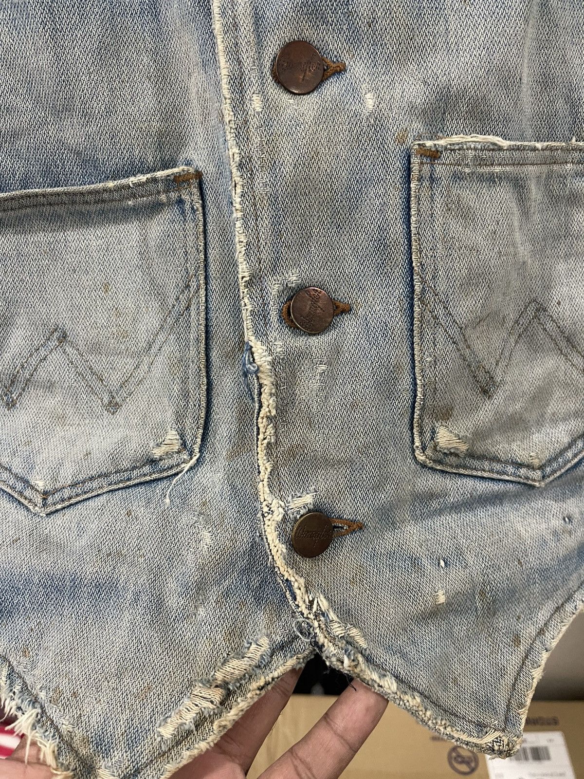 Wrangler Vintage Wrangler Sherpa Lined Distressed Denim Vest Size US M / EU 48-50 / 2 - 7 Thumbnail